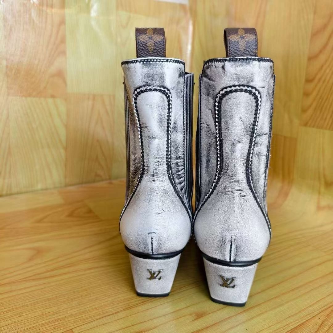 Louis Vuitton Trinity Chelsea Boots — label