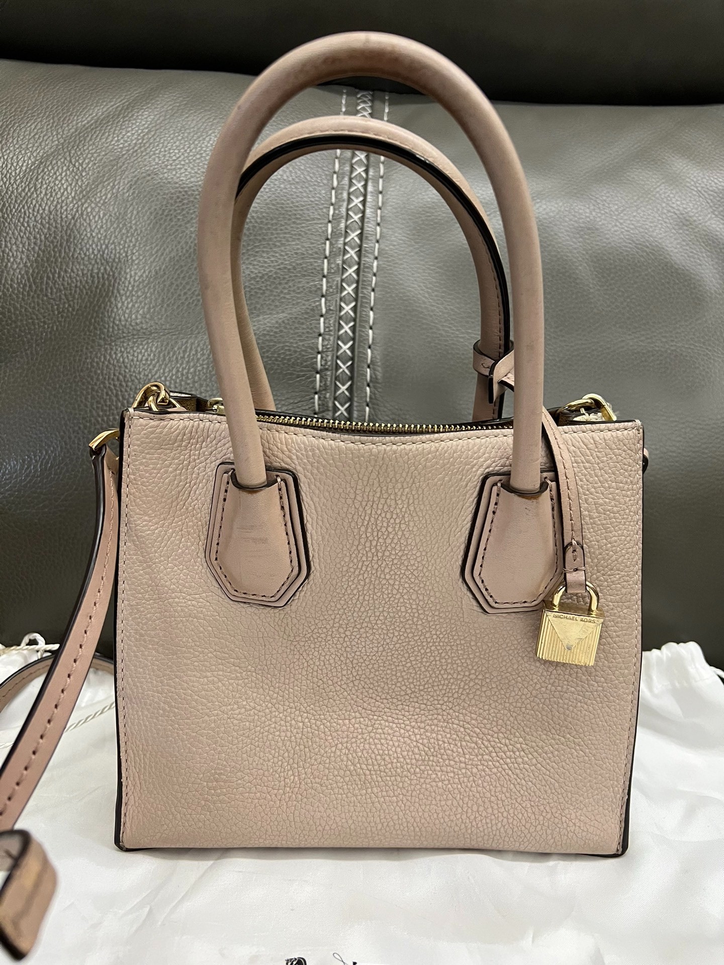 Michael Kors Pink Crossbody Handbag — detail