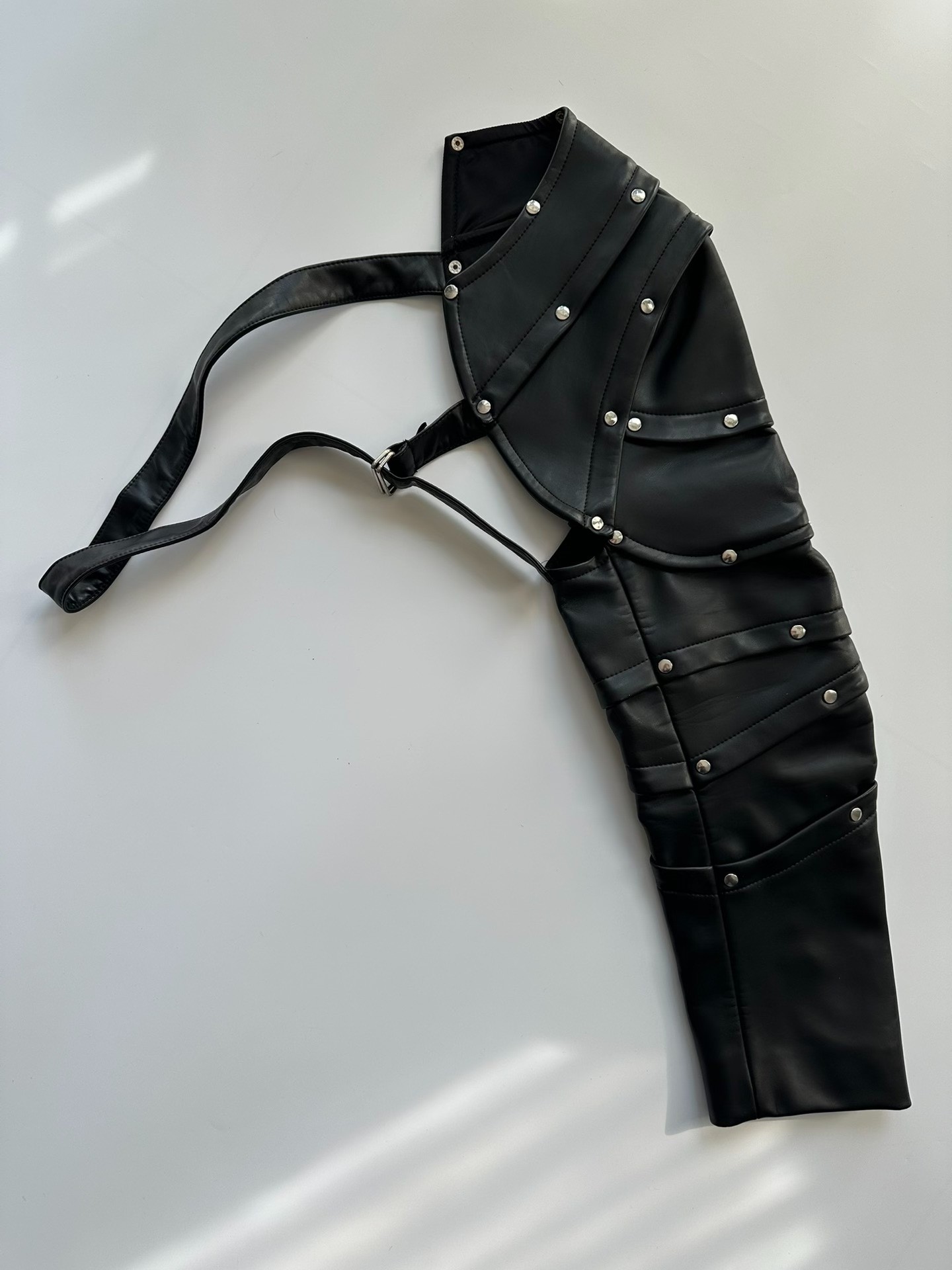 Comme des Garçons Leather Arm Guard 16AW — detail