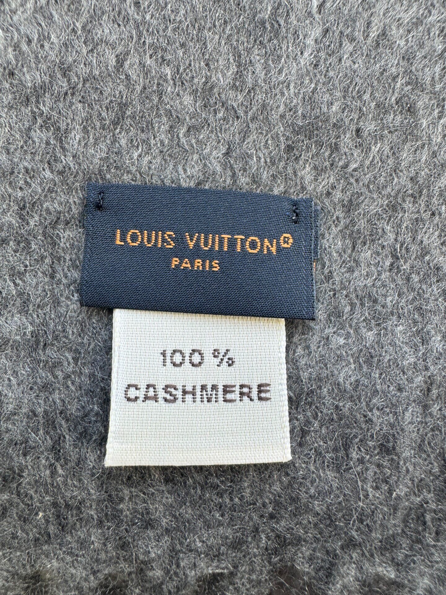 Louis Vuitton Limited Cashmere Scarf — detail