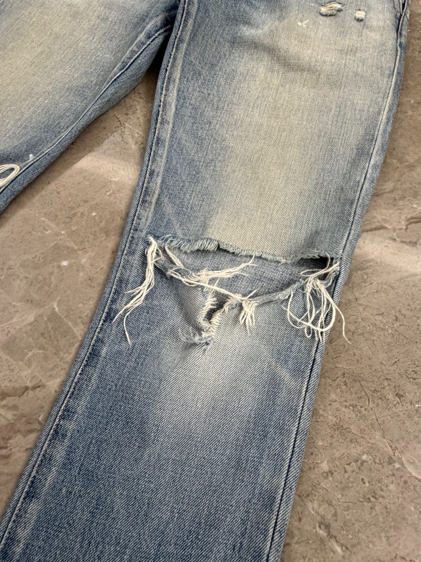Saint Laurent D02 Blue Slim Distressed Jeans — front