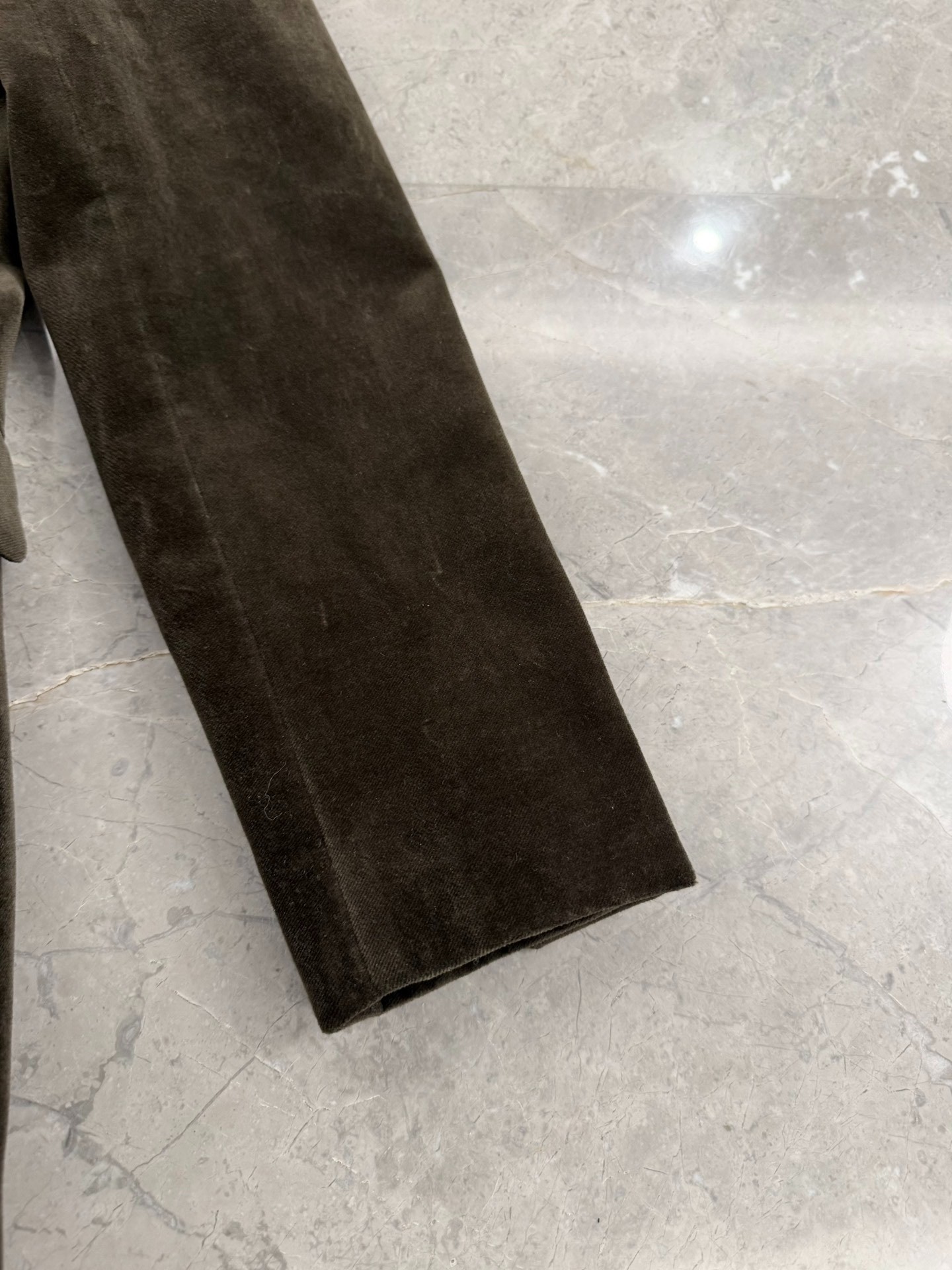 Saint Laurent Brown Velvet Le Smoking Blazer — detail