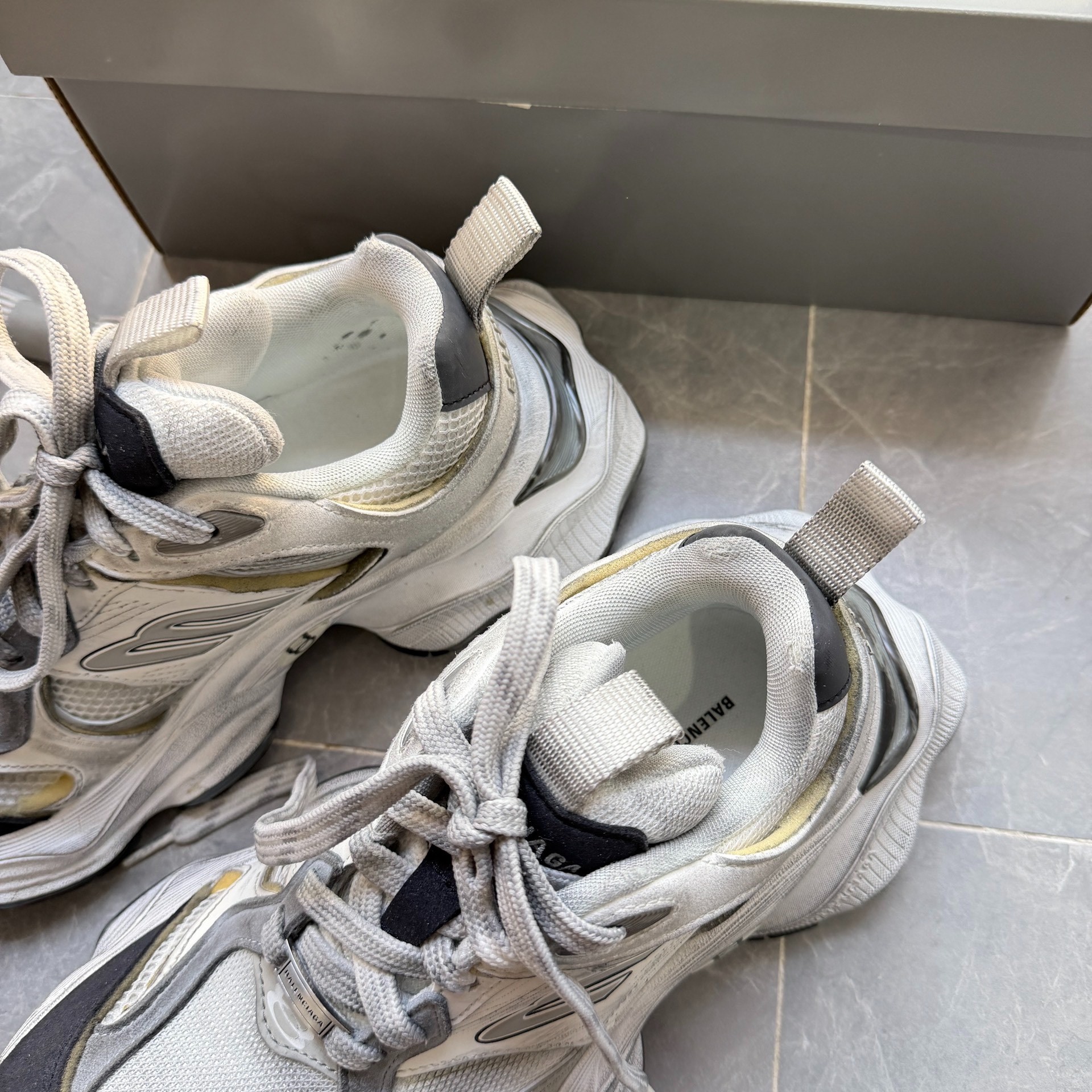 Balenciaga Cargo Distressed White-Gray Sneakers — label