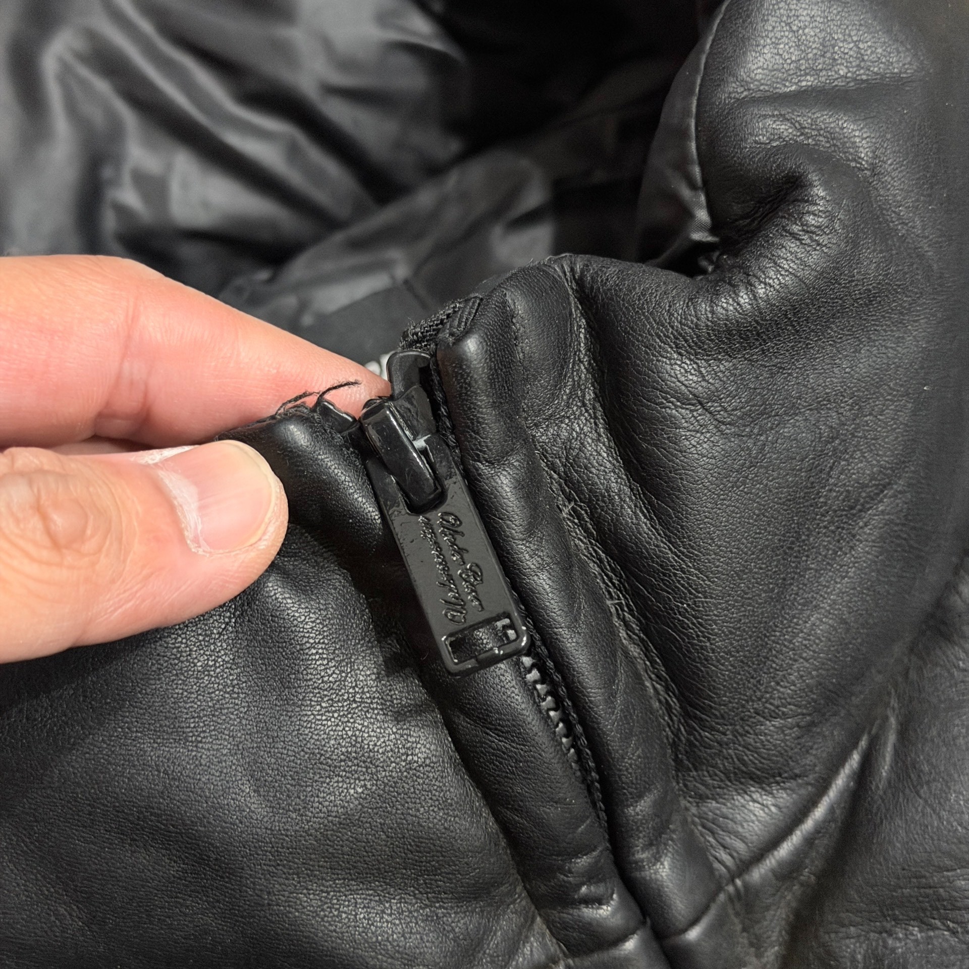 Undercover Removable Sleeve Down Jacket — label