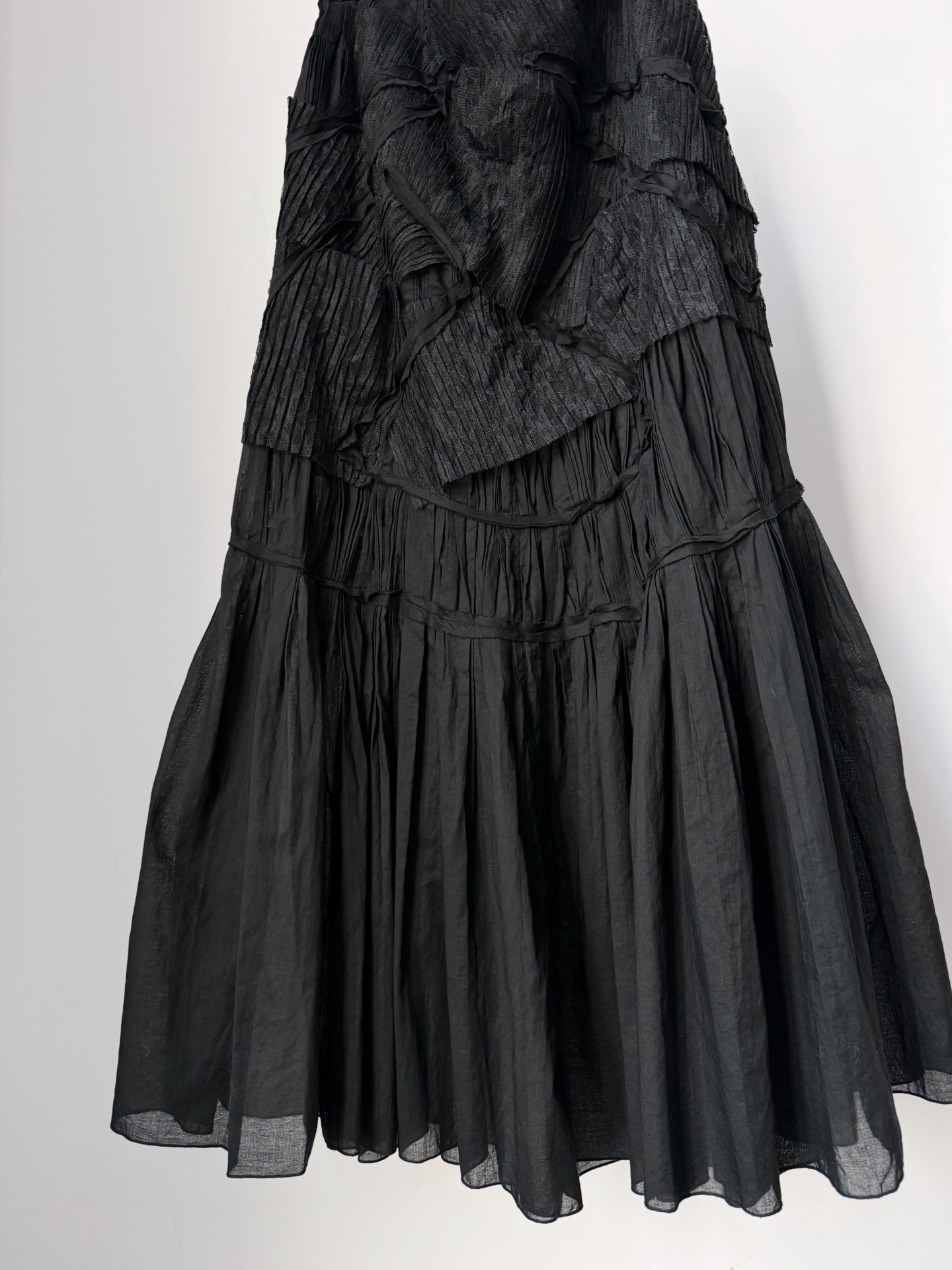 Issey Miyake 2003 Runway Long Skirt — detail