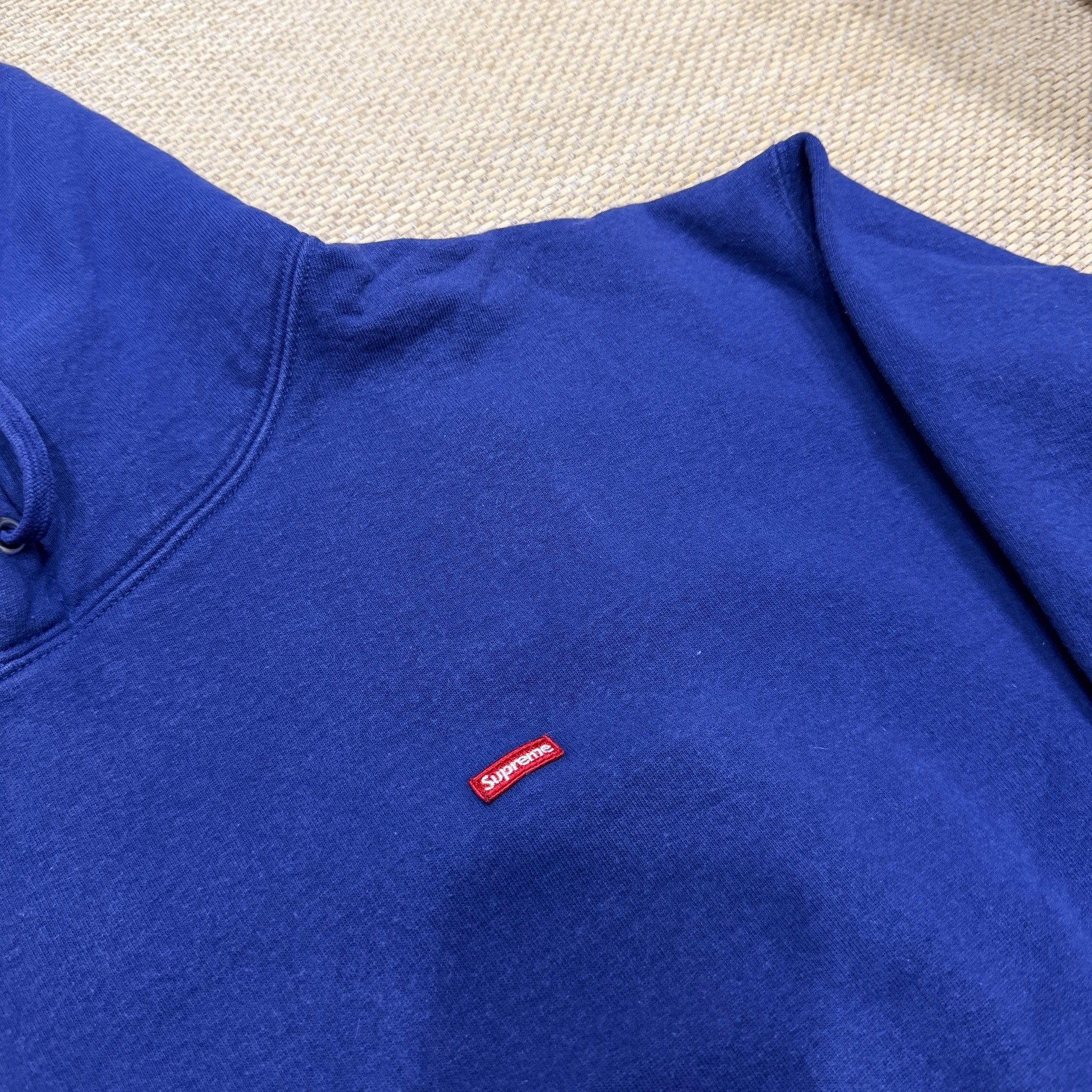 Supreme SS24 Small Logo Hoodie — detail