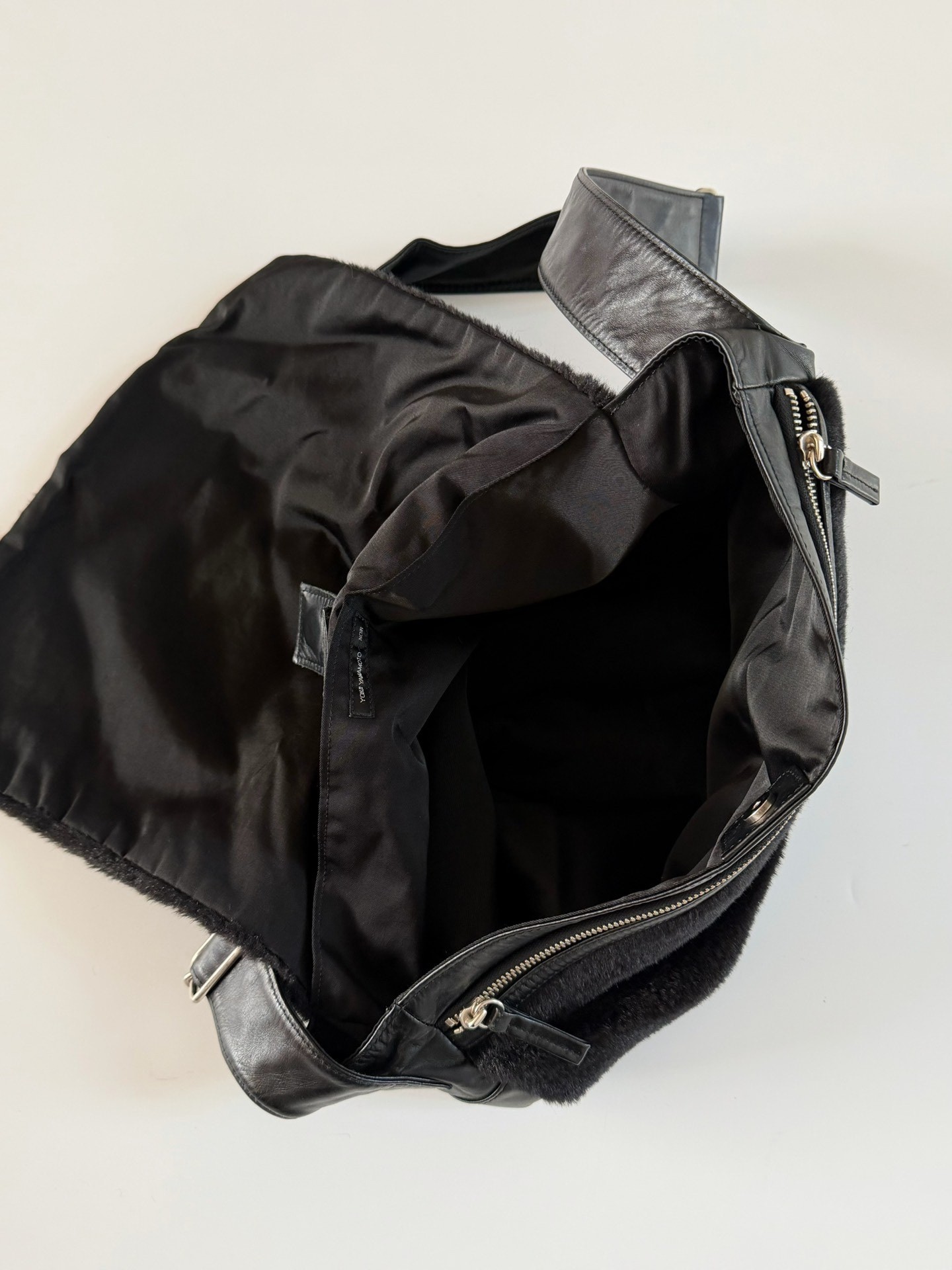 Yohji Yamamoto Leather Fur Crossbody Bag — detail