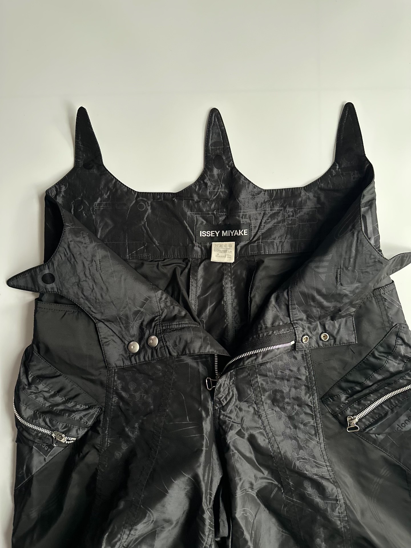 Issey Miyake x Dyson 08SS Technical Trousers — label