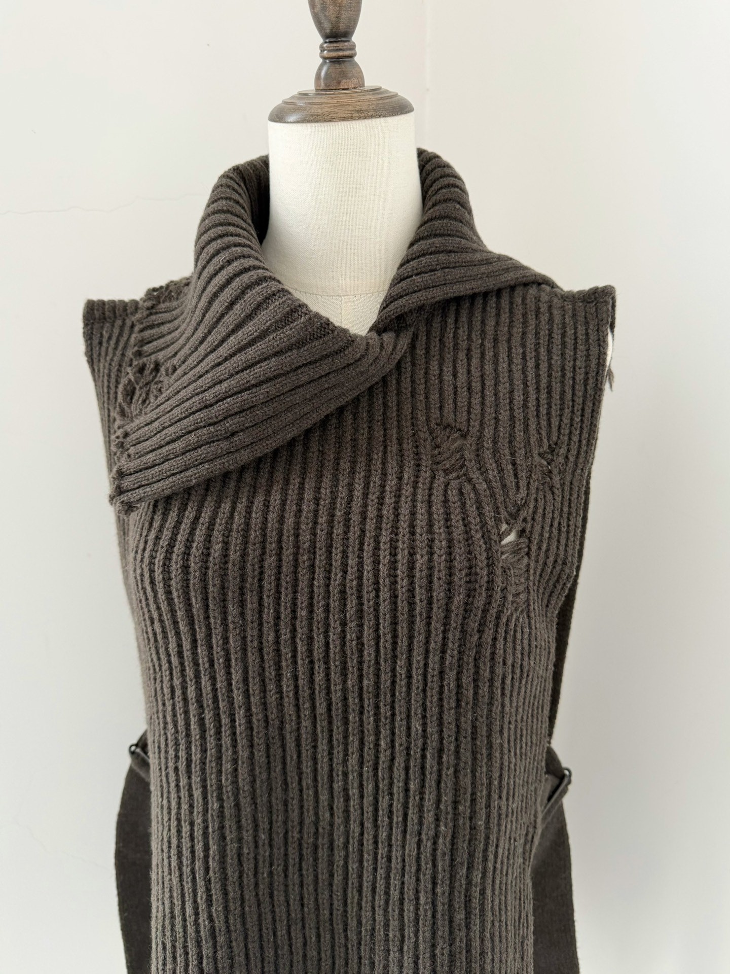 Y’s Wool Knit Vest With Frayed Hem — label
