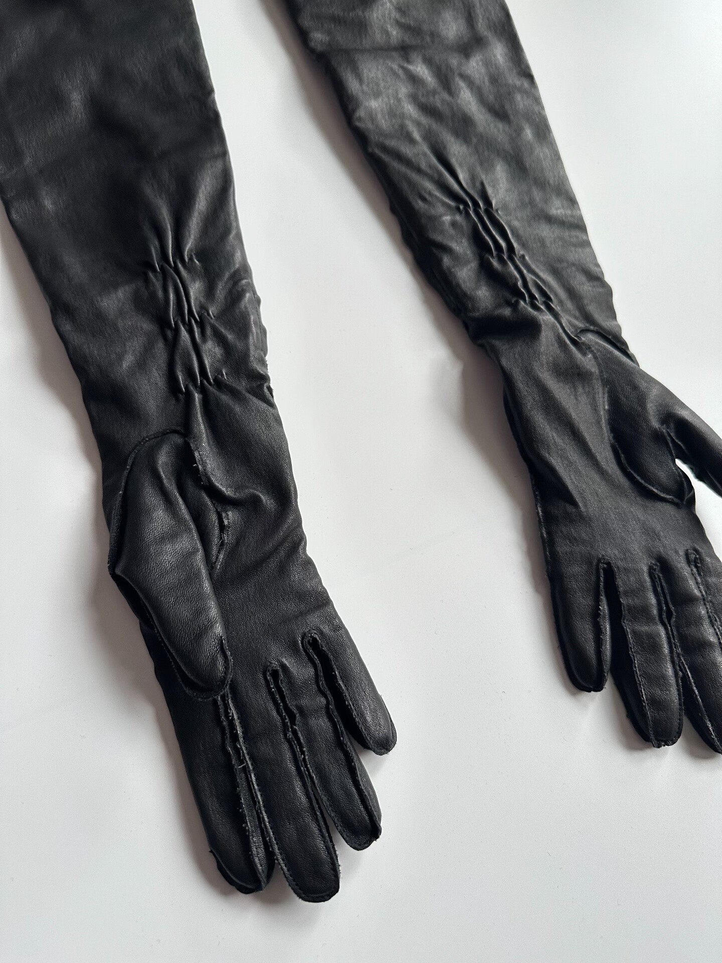 Ann Demeulemeester 12AW Leather Long Gloves — detail