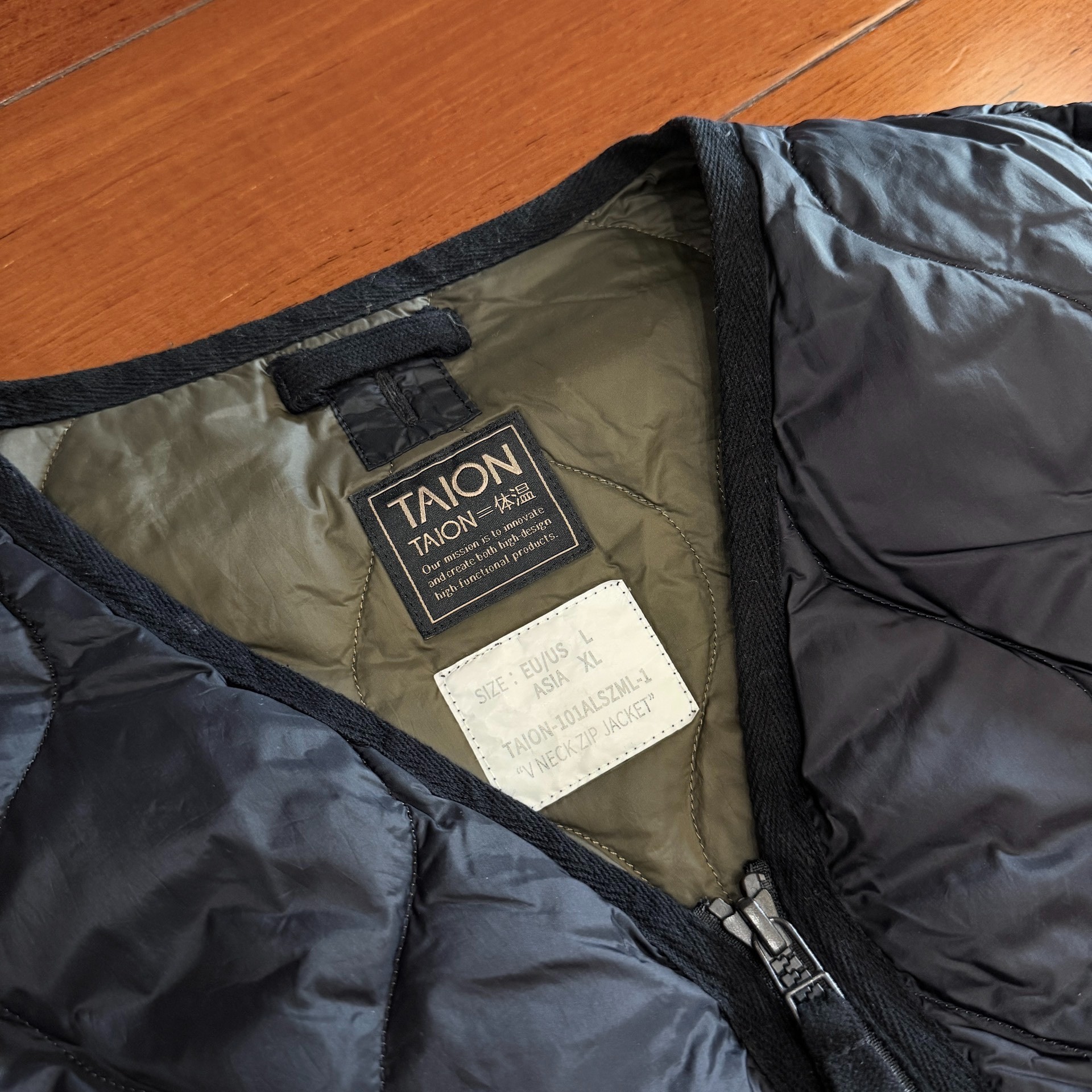 Taion Quilted Zip-Up Jacket Size XL — detail