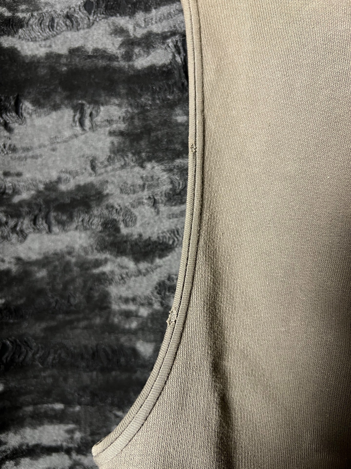 Rick Owens 13FW Sleeveless Hooded Cloak — label