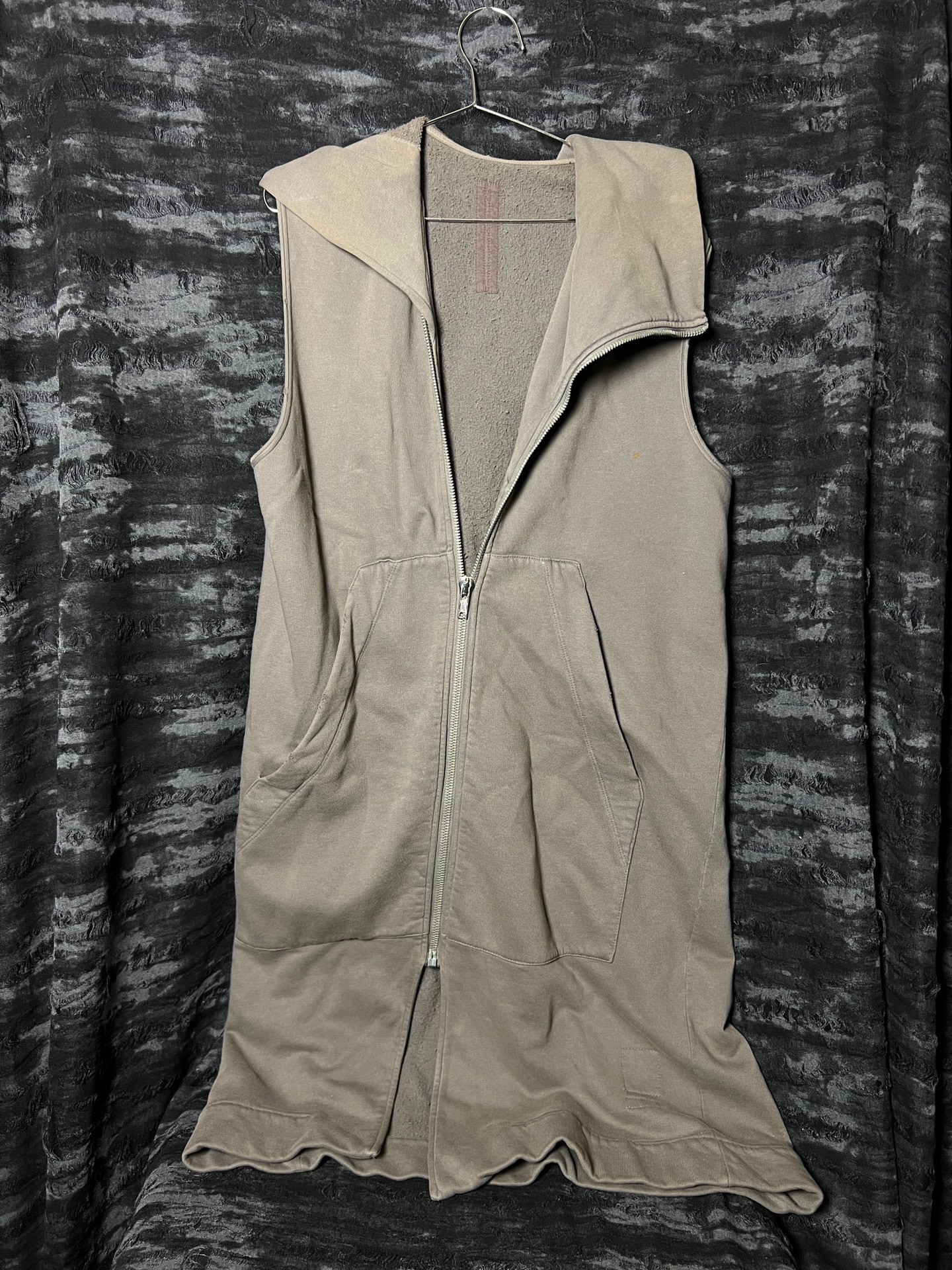 Rick Owens 13FW Sleeveless Hooded Cloak — detail