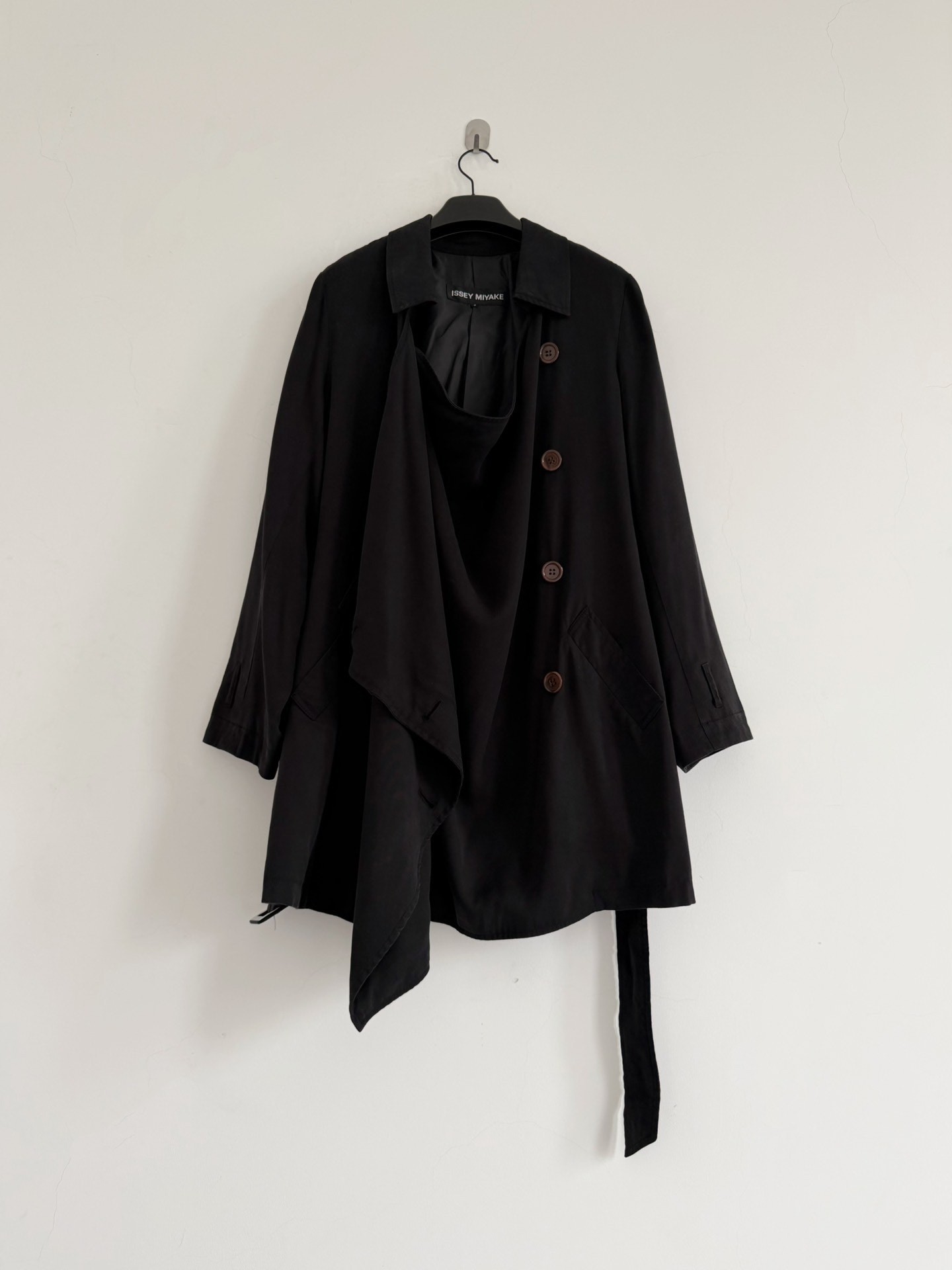 Issey Miyake 2005 Draped Collar Trench Coat — label