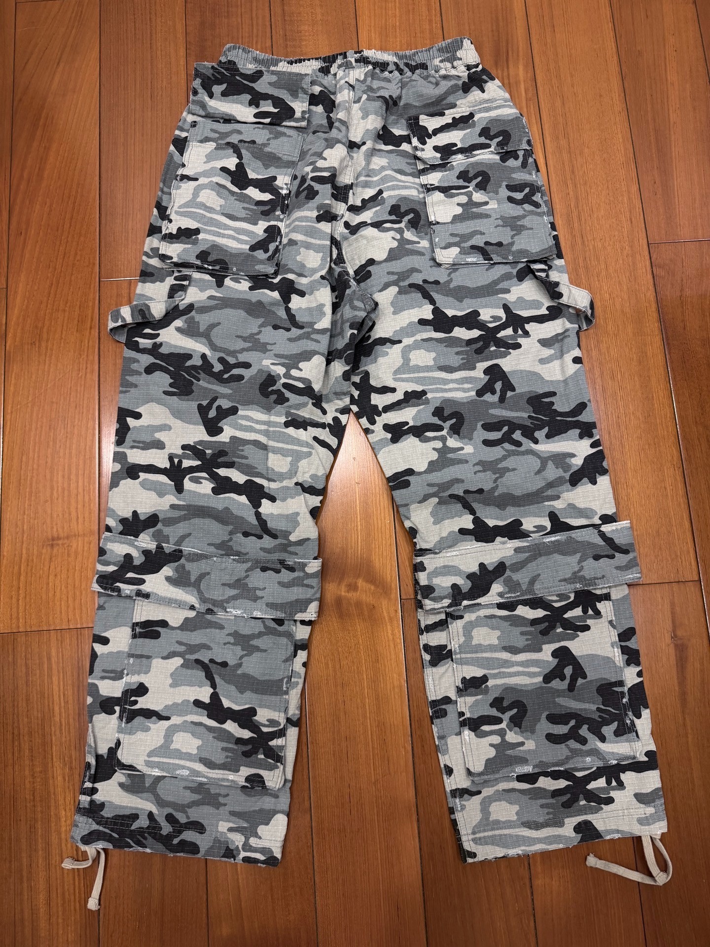 FR(13)NDS White Camo Cargo Pants — front