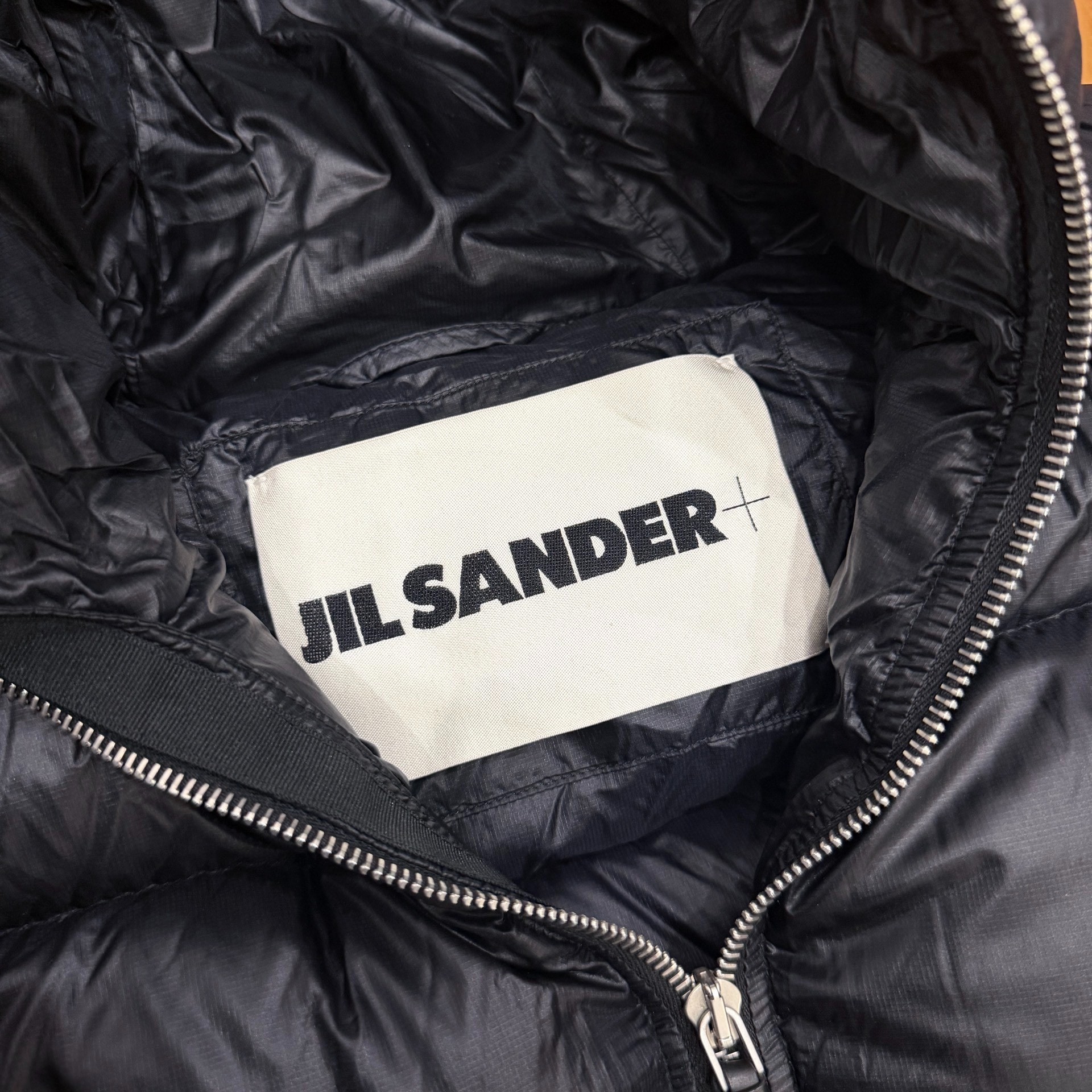 Jil Sander Black Down Puffer Jacket — detail