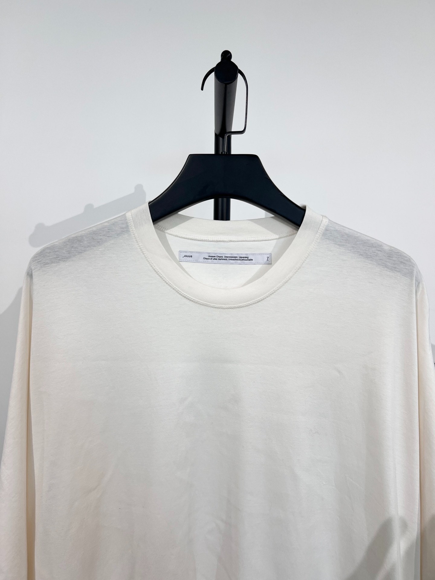 Julius 7 Cream Oversized T-Shirt — detail