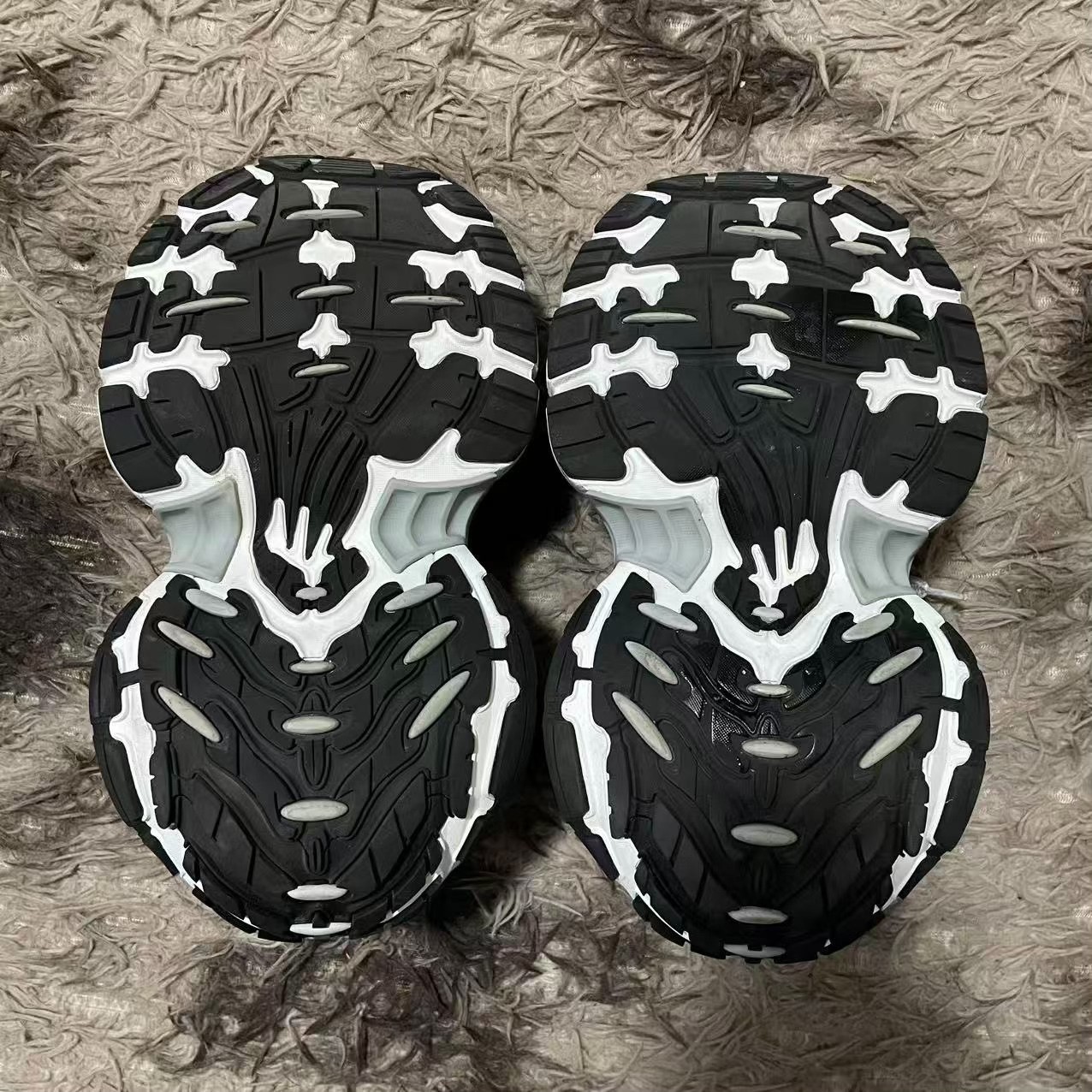 Balenciaga 10XL White Chunky Sneakers — label