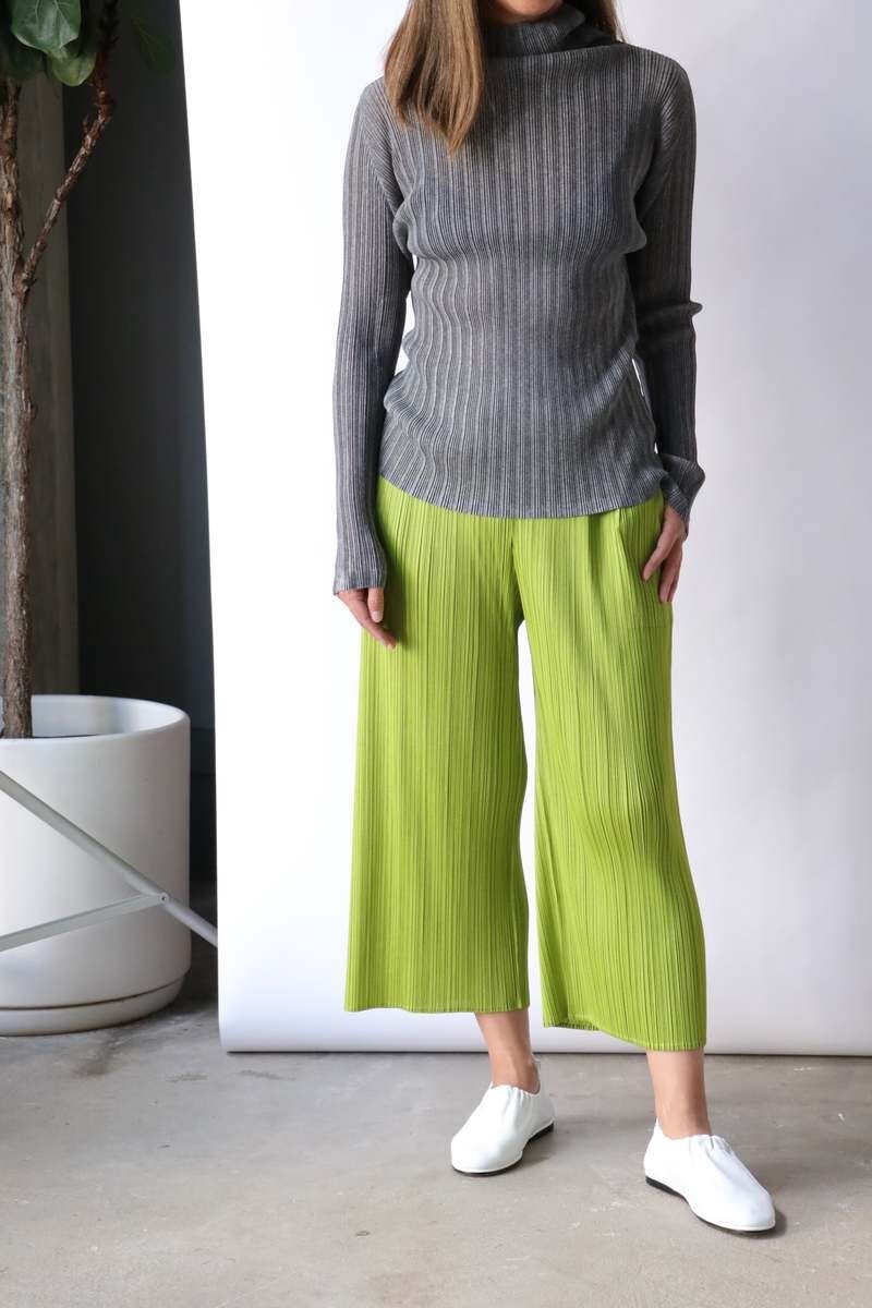 Issey Miyake Green Pleated Wide-Leg Pants — detail