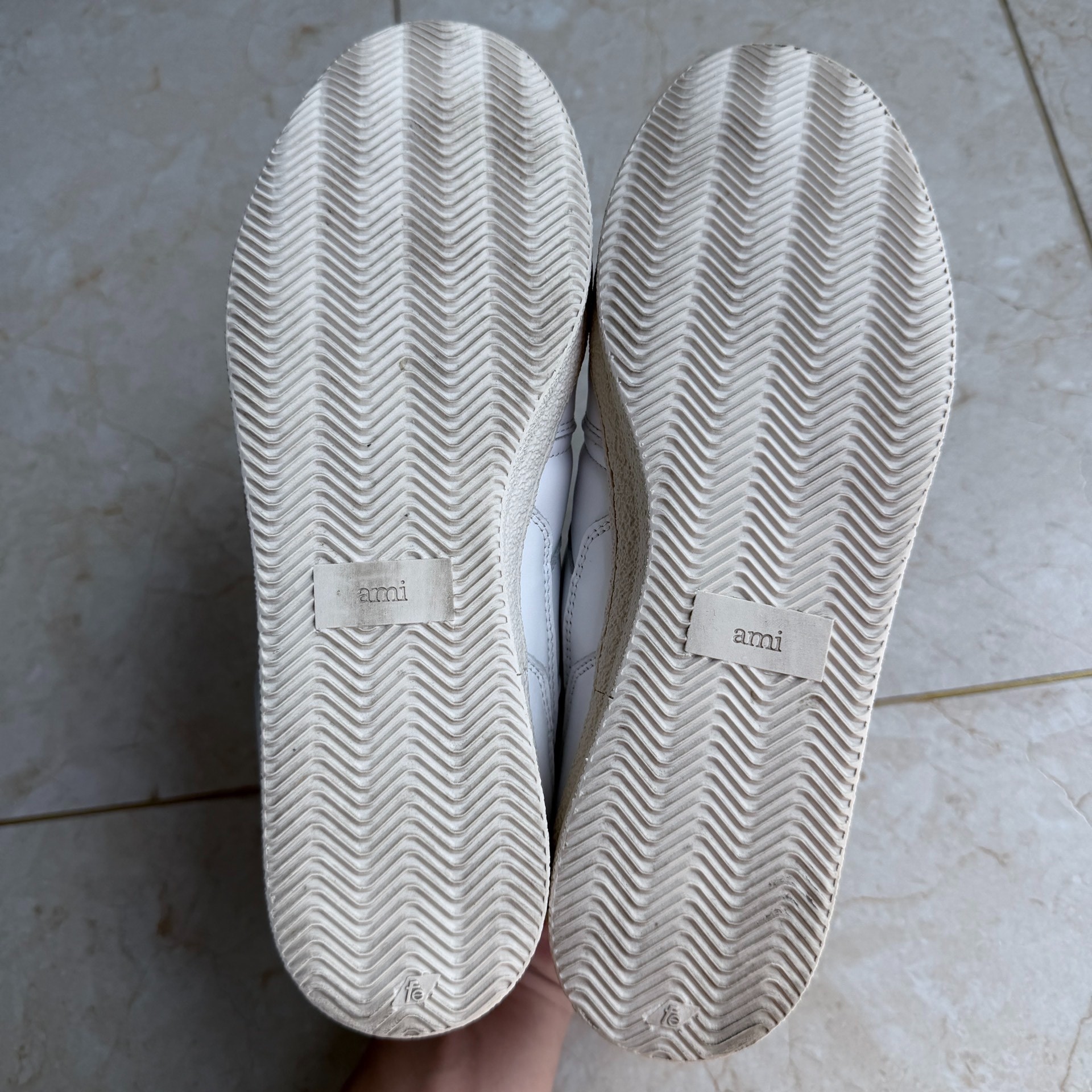 AMI Paris White Leather Sneakers — label