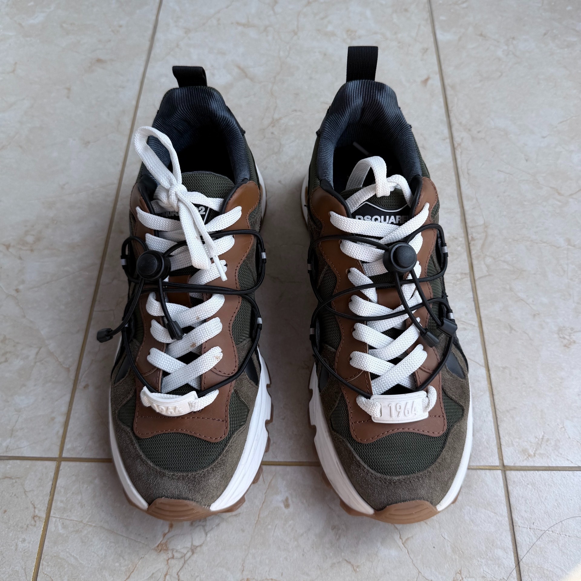 DSQUARED2 2Run Sneakers — detail