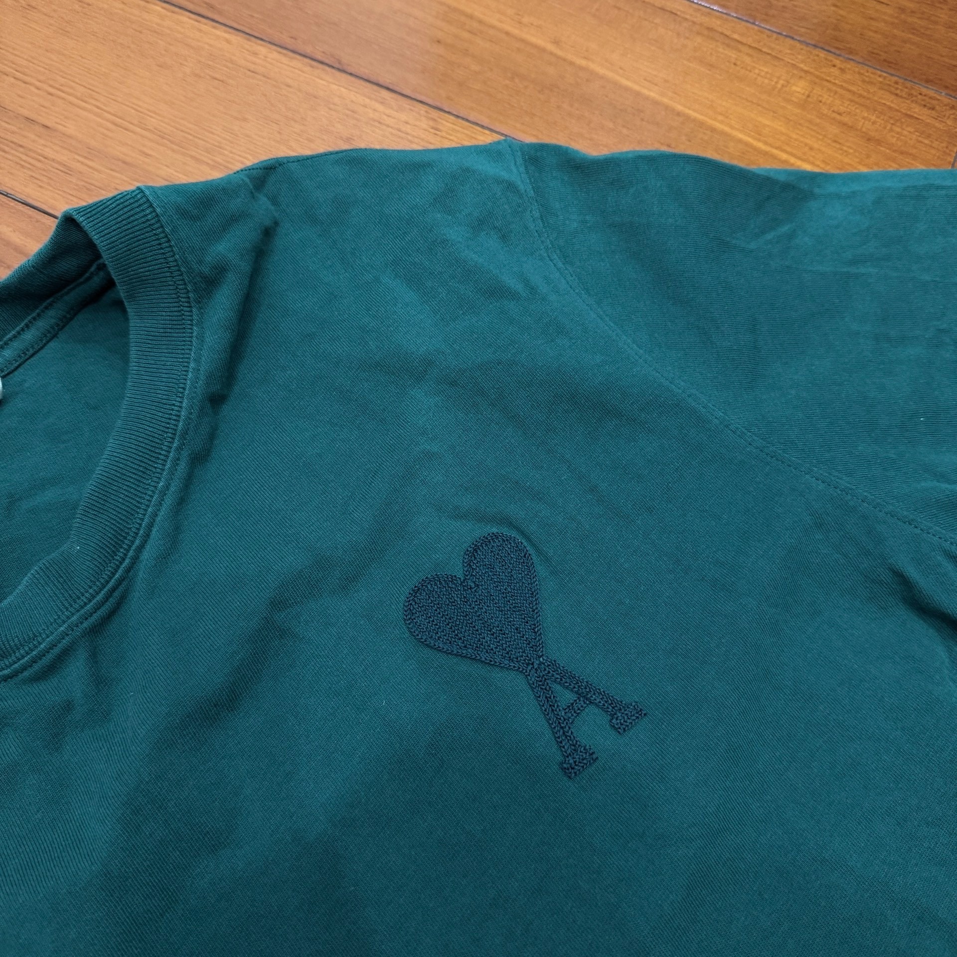 AMI Paris Heart Logo Short Sleeve Tee — detail
