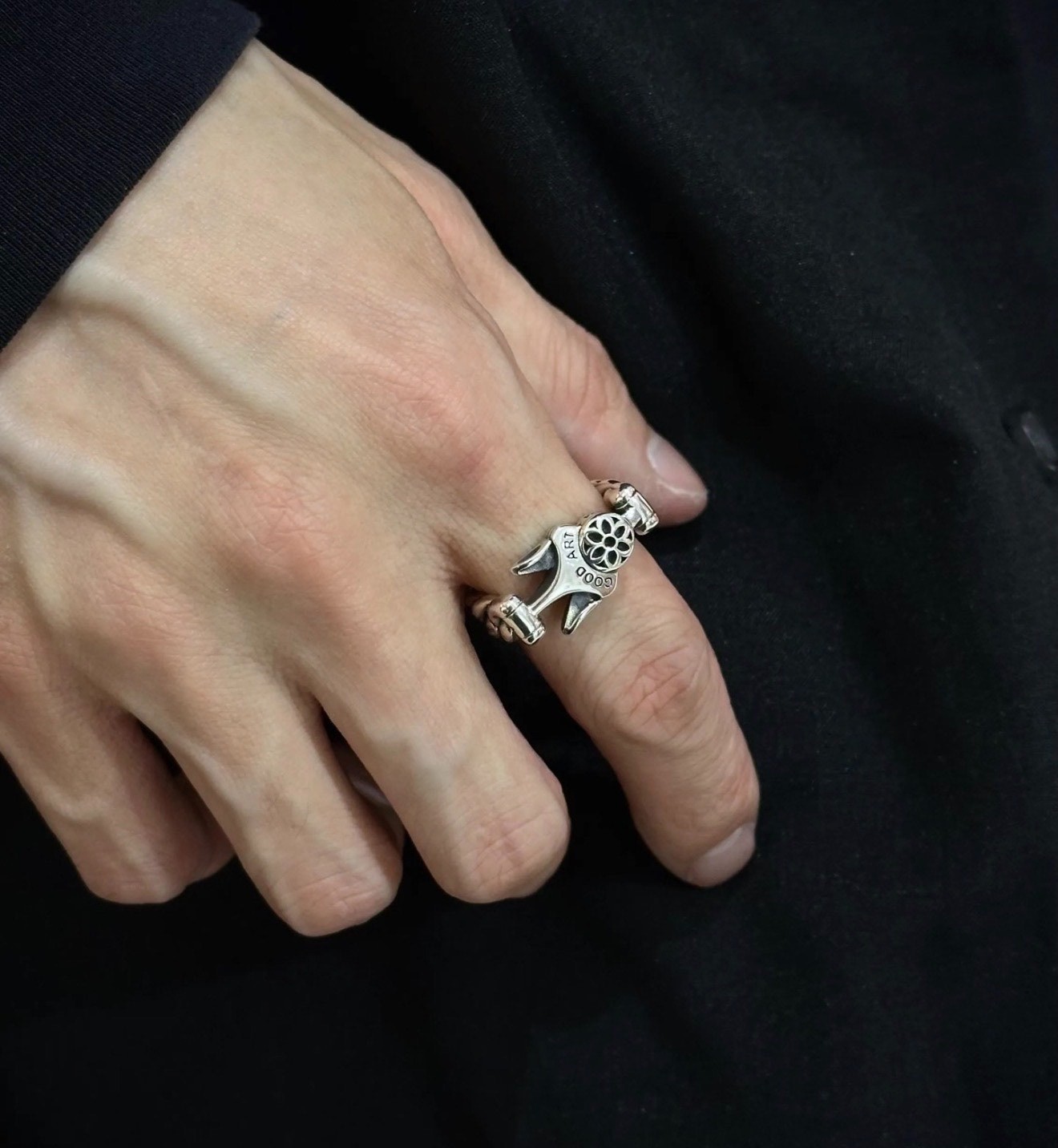 Good Art Hlywd Model 10 Ring — detail