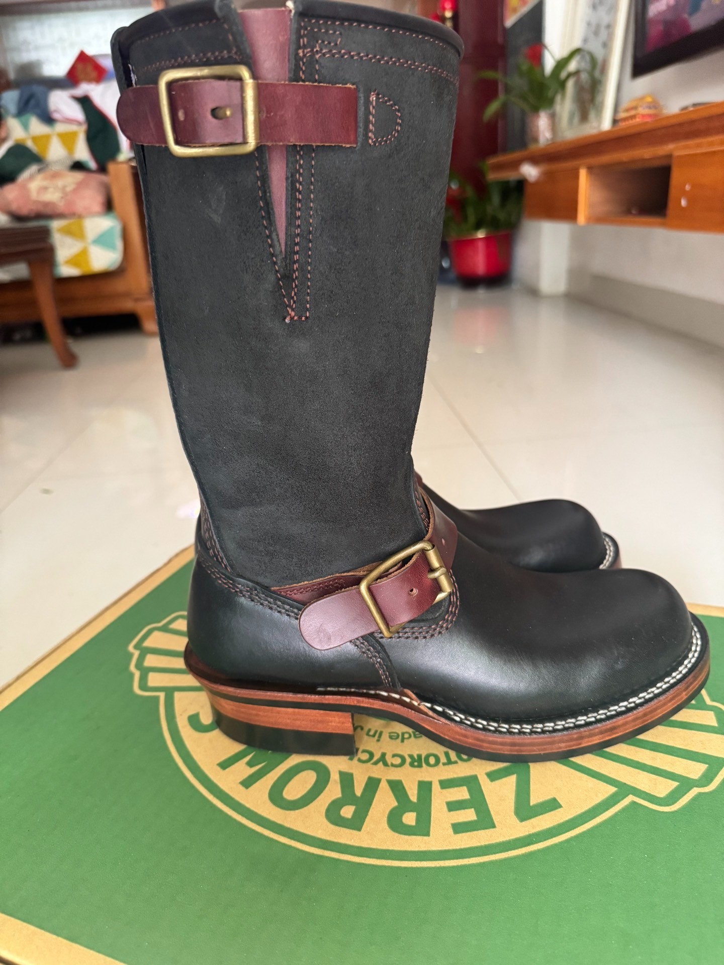 Zerrow's Type One Engineer Boots — front