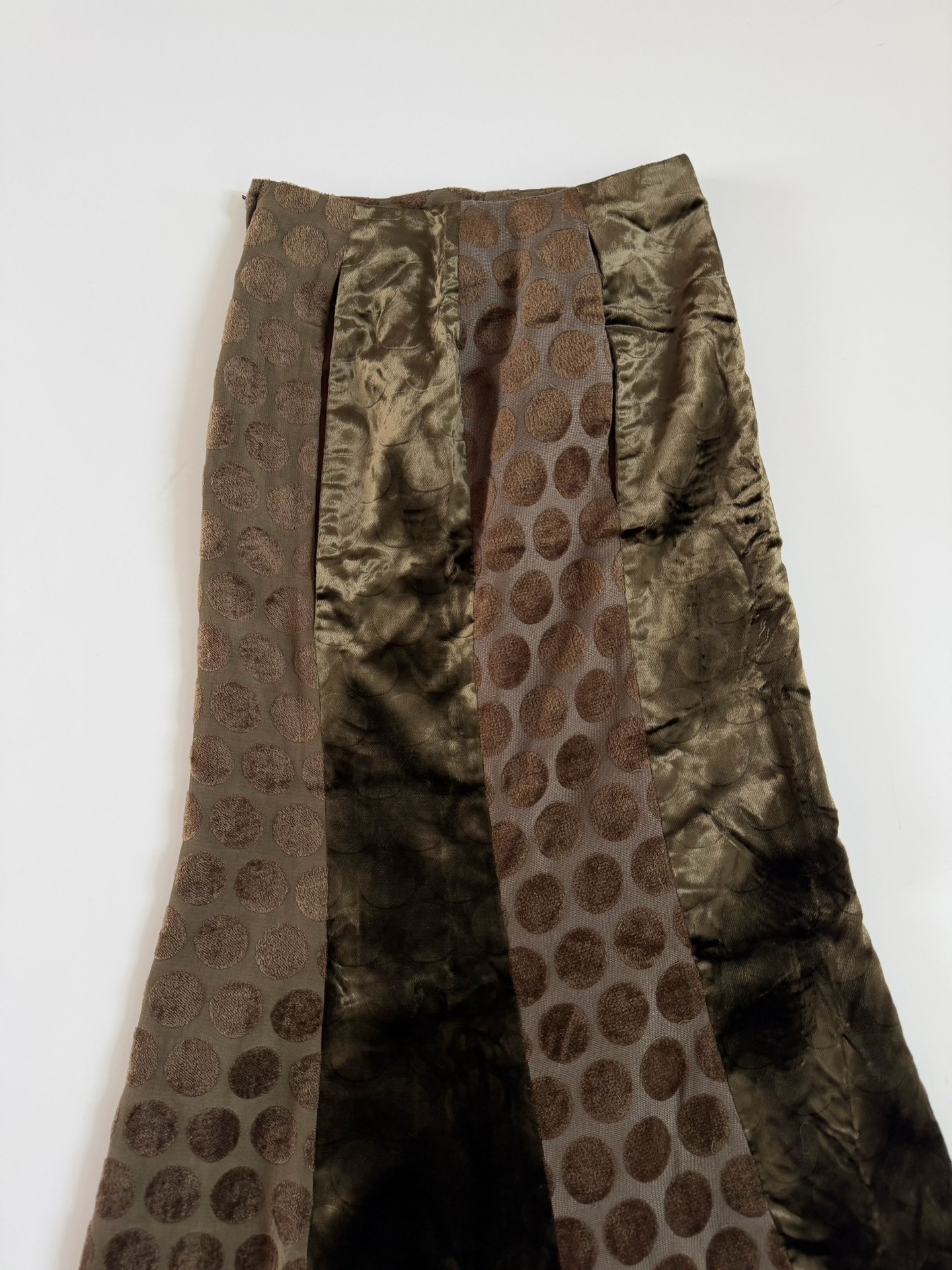 Undercover Olive Fishtail Velvet Polka Dot Skirt — detail
