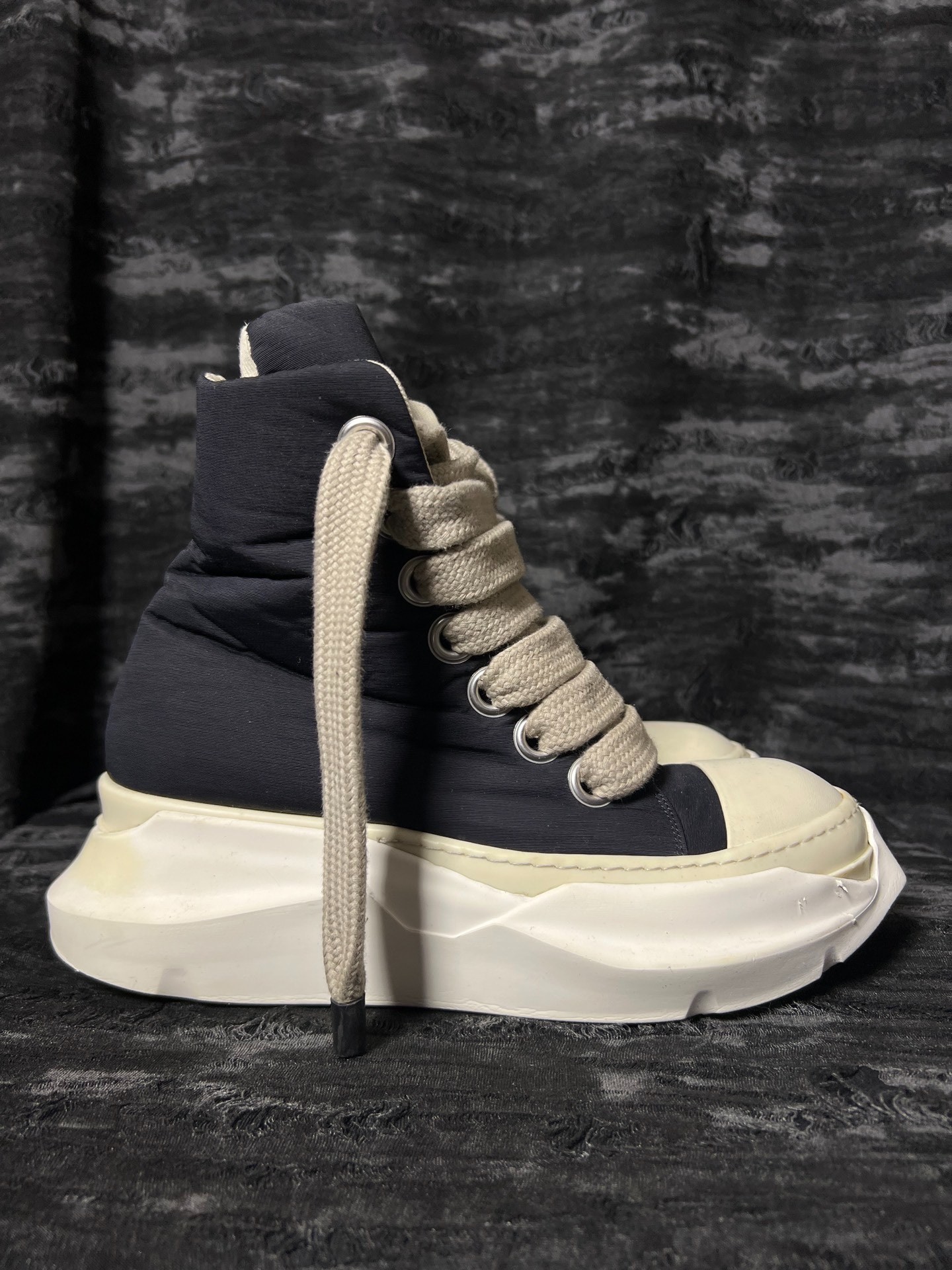 Rick Owens 24FW High-Top Tank Boots — label