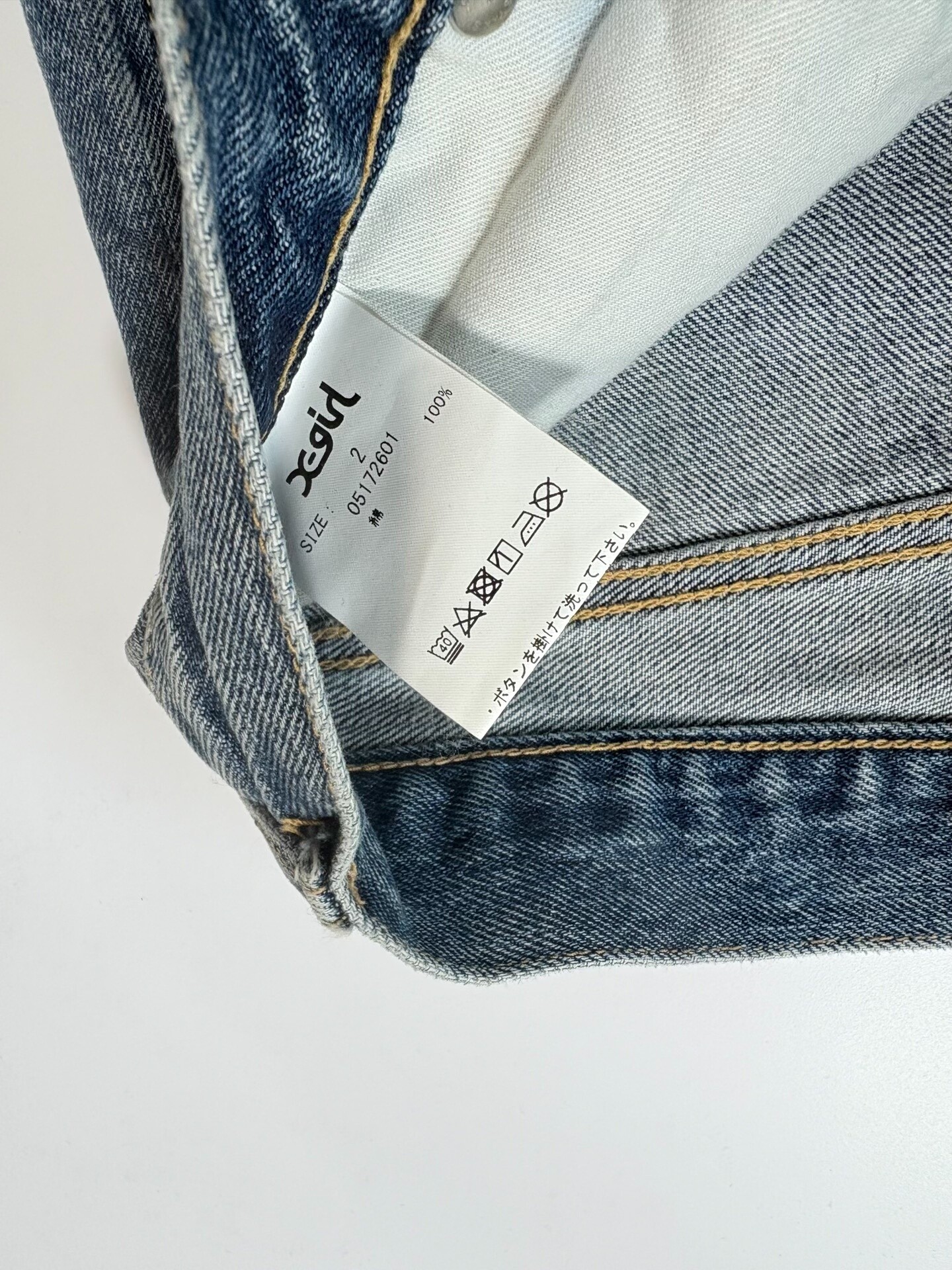 X-Girl Light-Wash Cropped Jeans — label