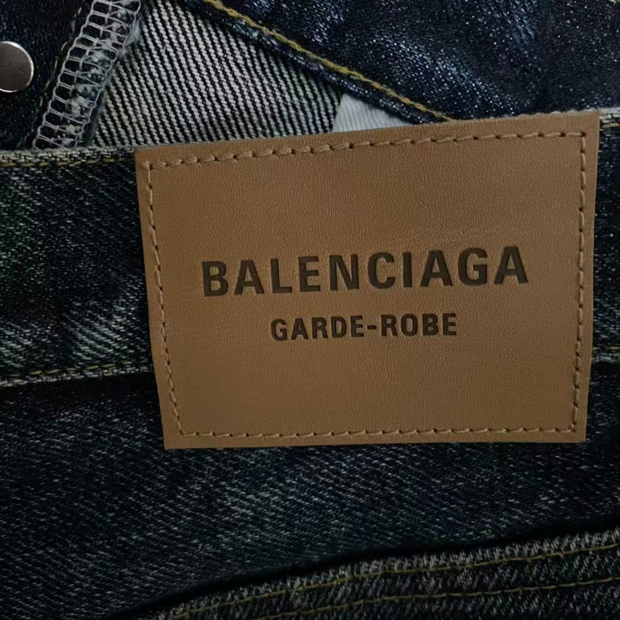 Balenciaga Garde-Robe 23SS Men's Jeans — detail