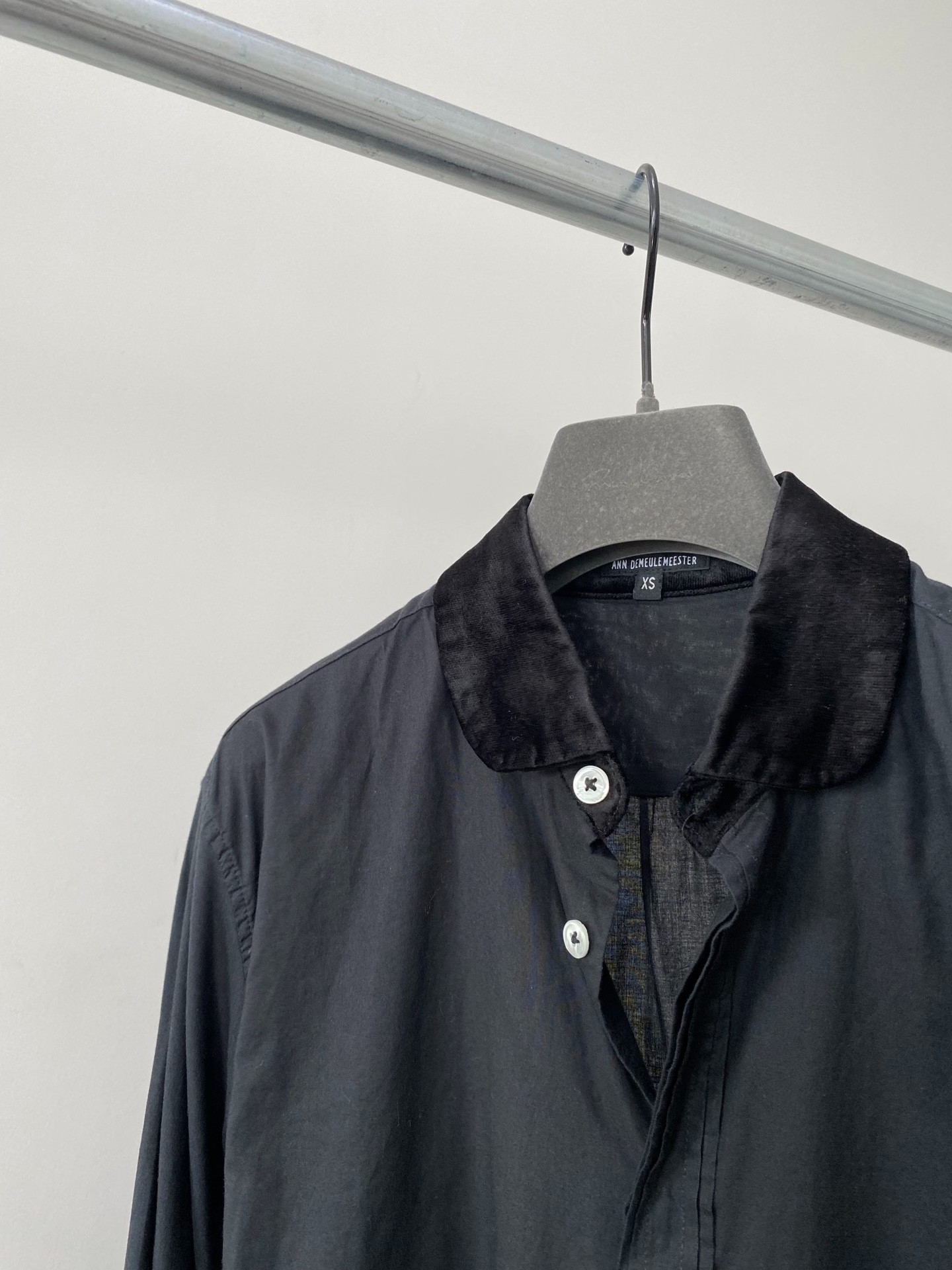 Ann Demeulemeester Black Long-Sleeve Shirt — front