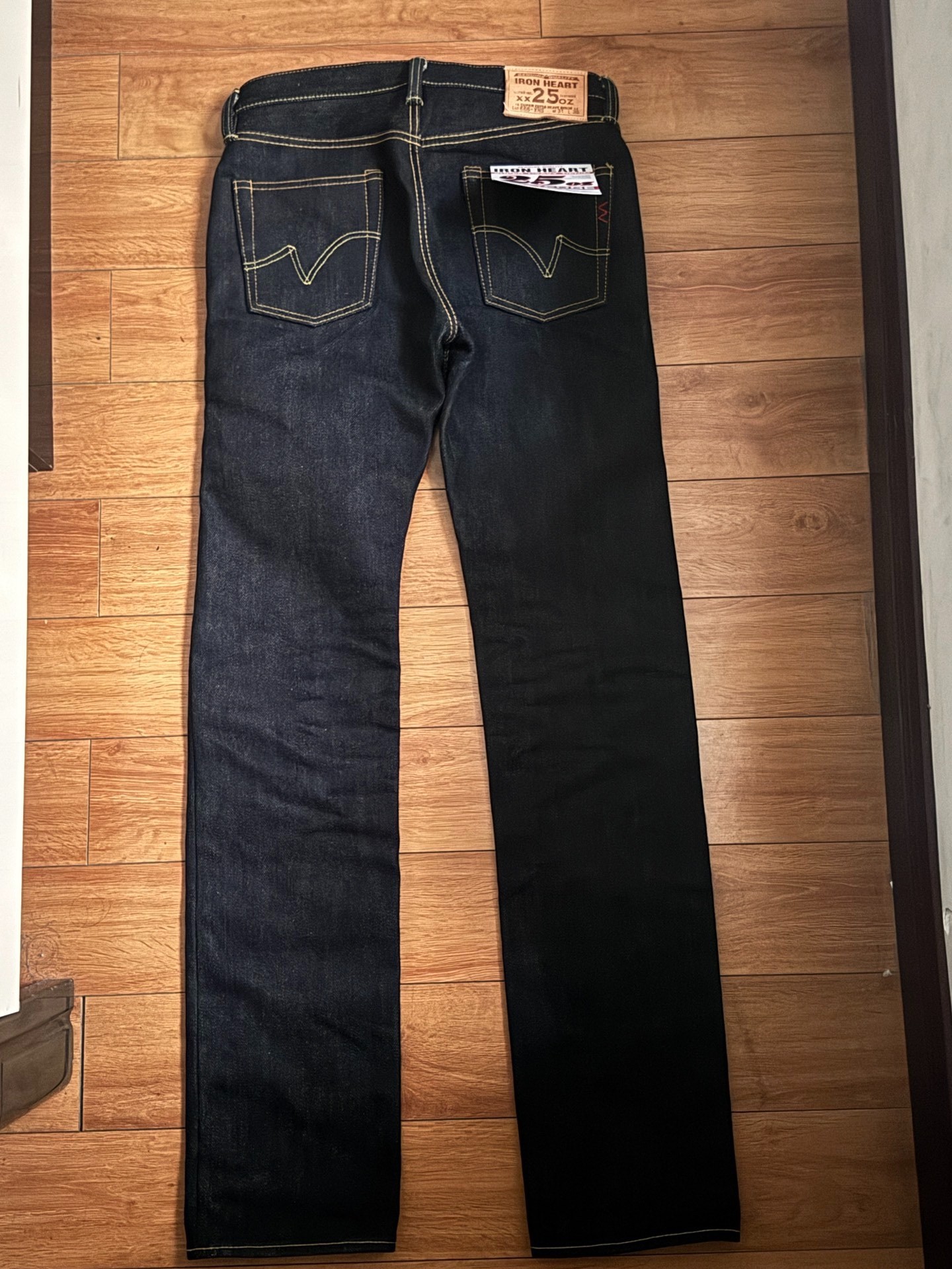 Iron Heart 666 25oz Raw Denim Jeans W31 — detail