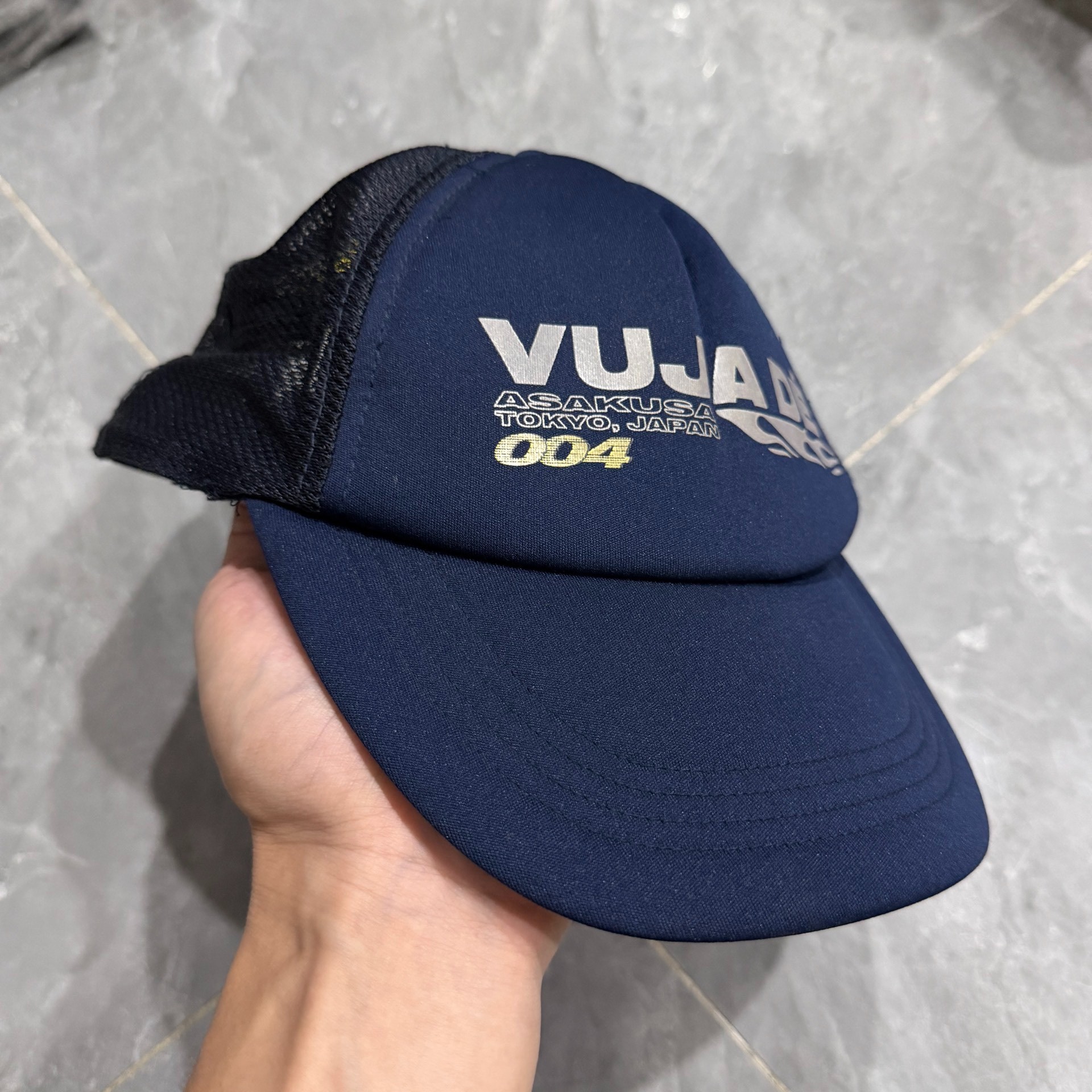 Vujade 004 Dark Blue Trucker Cap — front