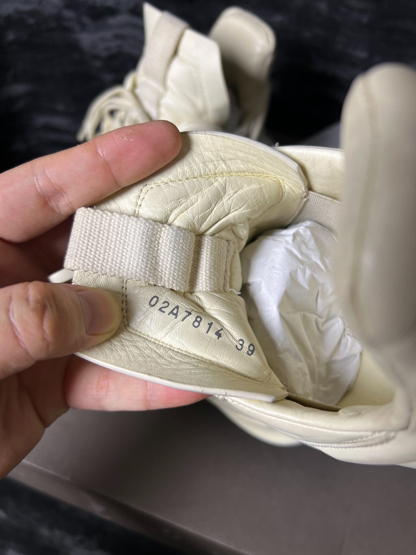 Rick Owens 23FW White Leather Sneakers — label