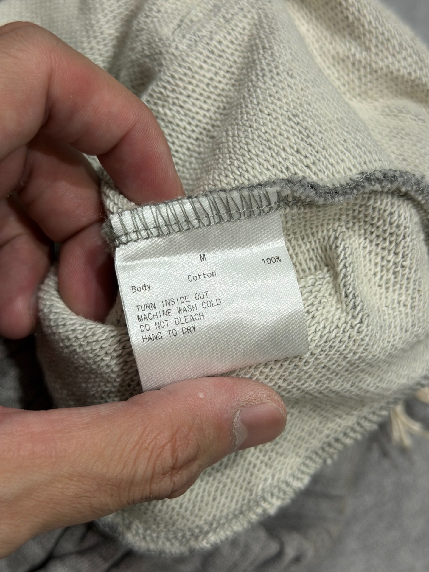 Vujade 004 Gray Micro-flared Sweatpants — label