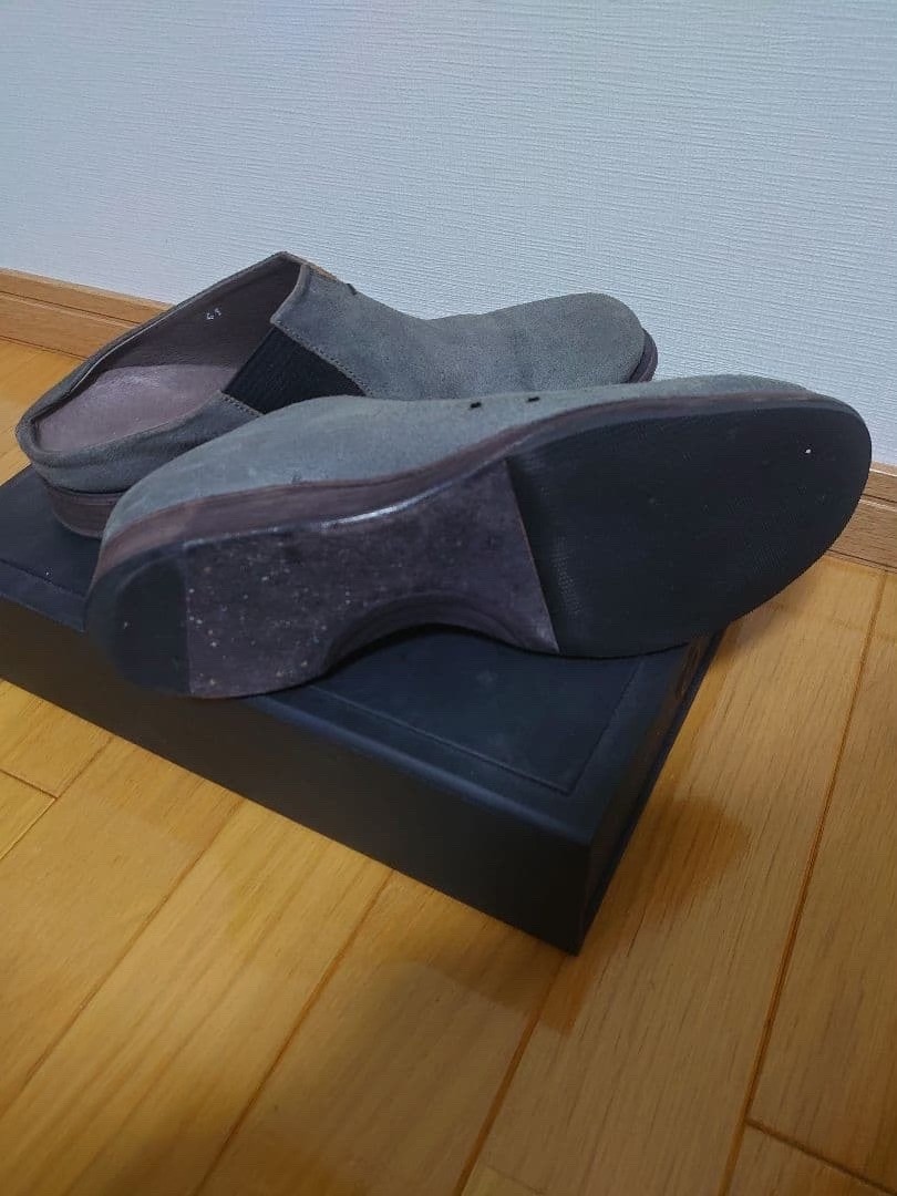 Devoa Gray Slip-On Leather Shoes — label