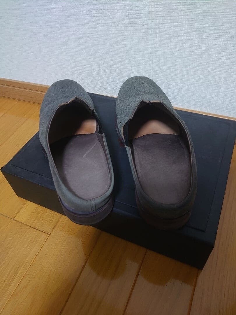 Devoa Gray Slip-On Leather Shoes — detail