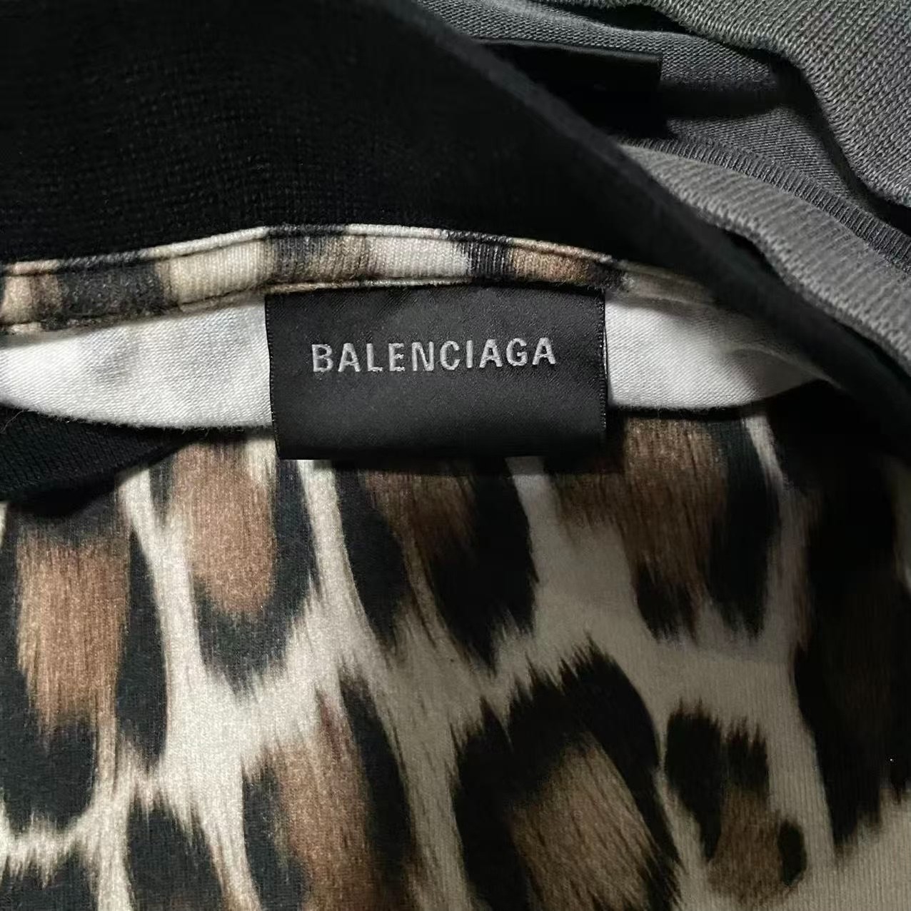 Balenciaga 24FW Runway Leopard Tee — detail