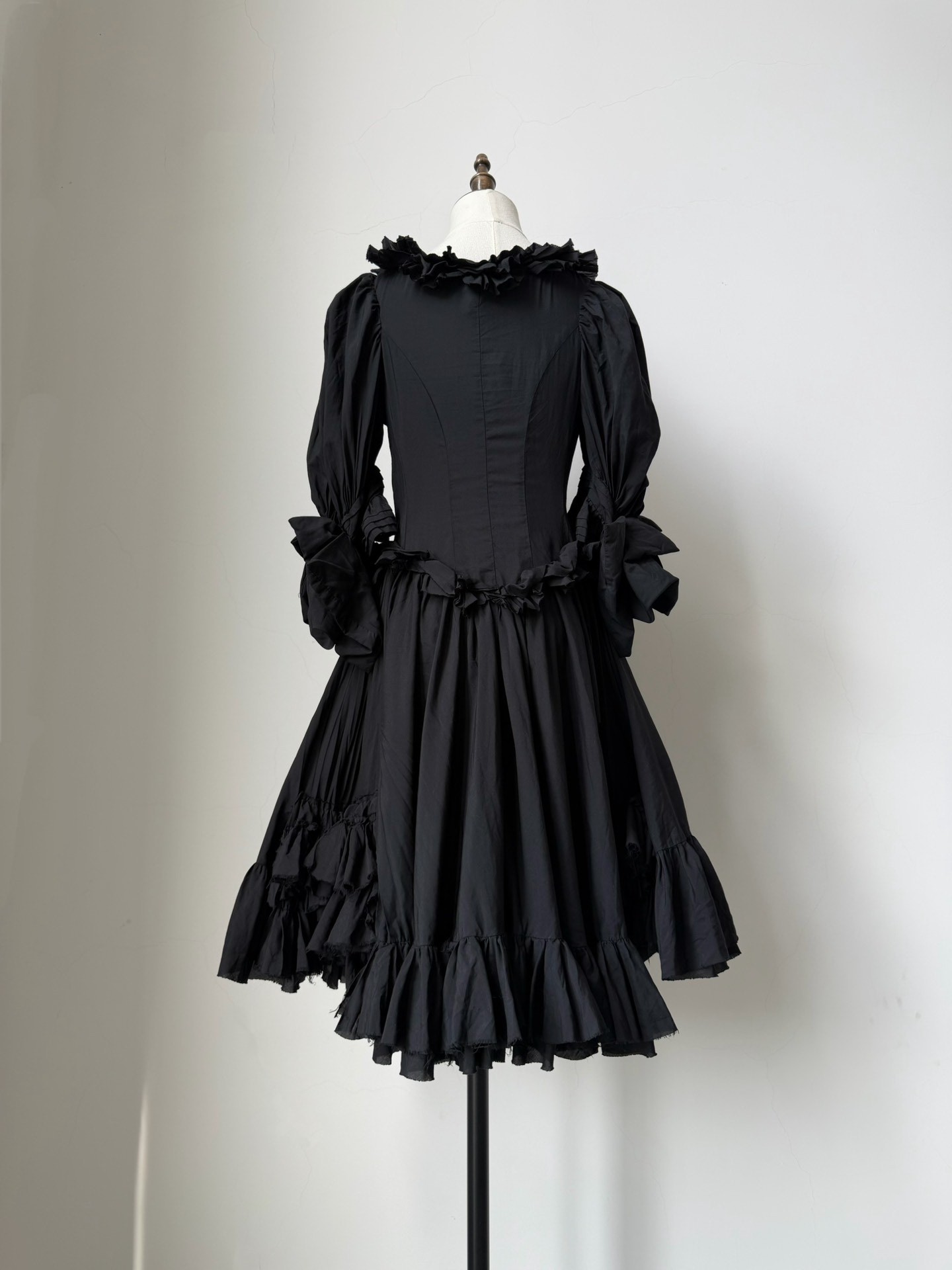 Comme des Garcons Ruffled Mid-Length Dress — detail