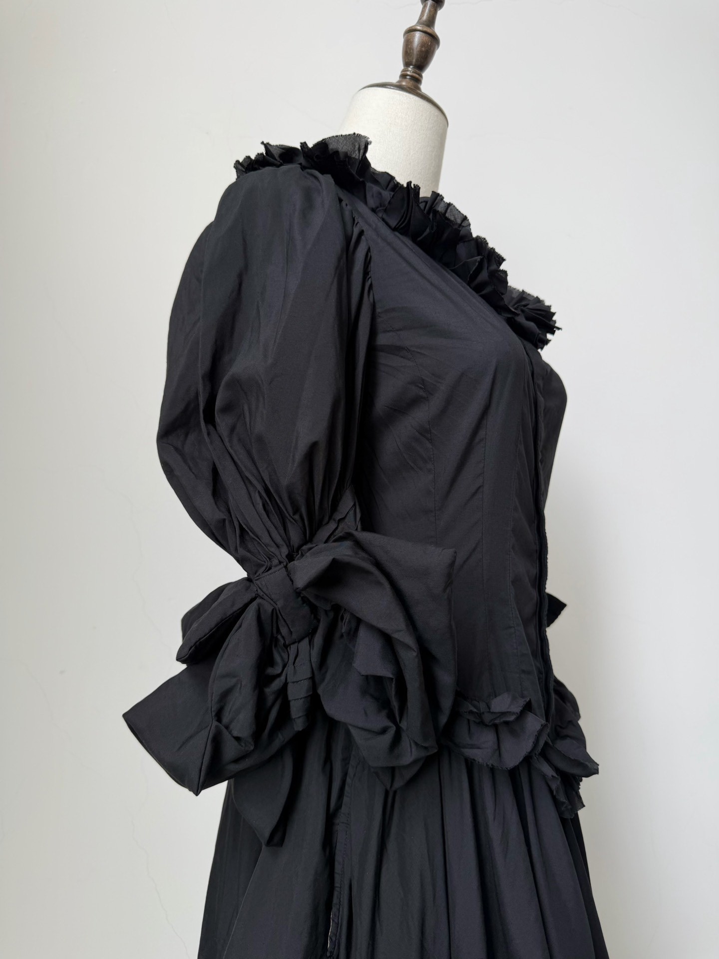 Comme des Garcons Ruffled Mid-Length Dress — label