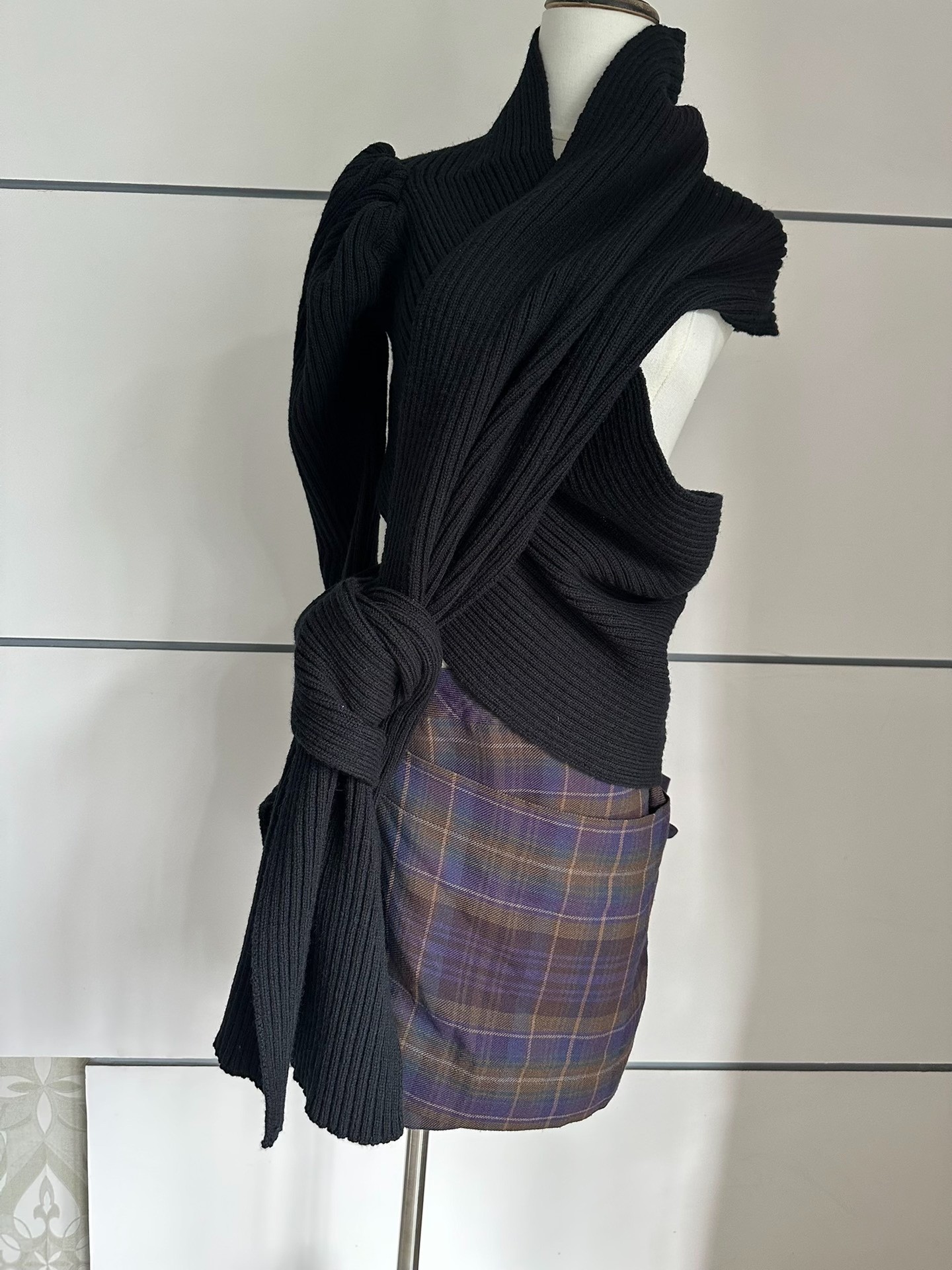 Dries Van Noten 24AW One-Arm Shawl — label