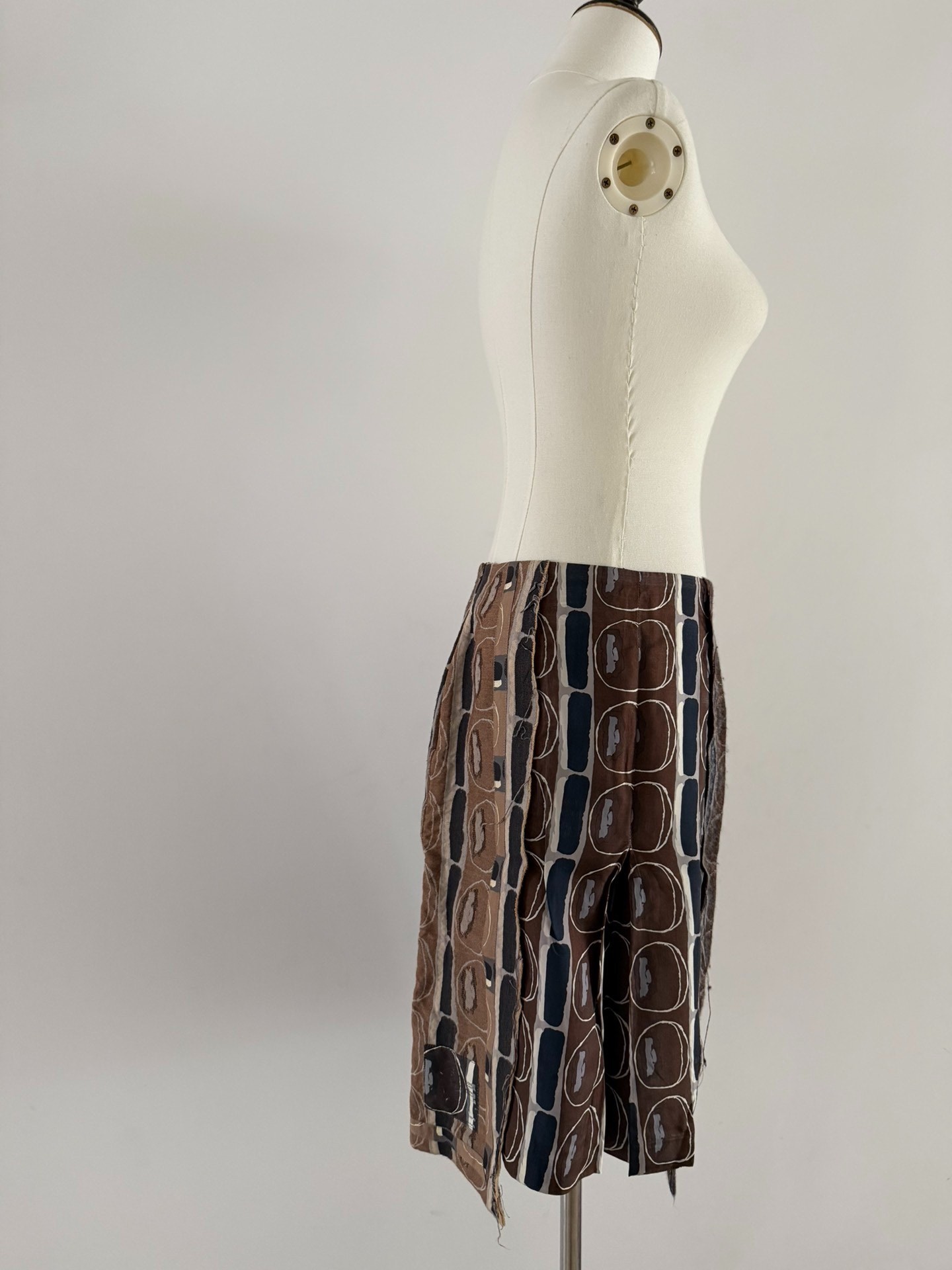 UNDERCOVER 00AW Geometric Skirt — detail