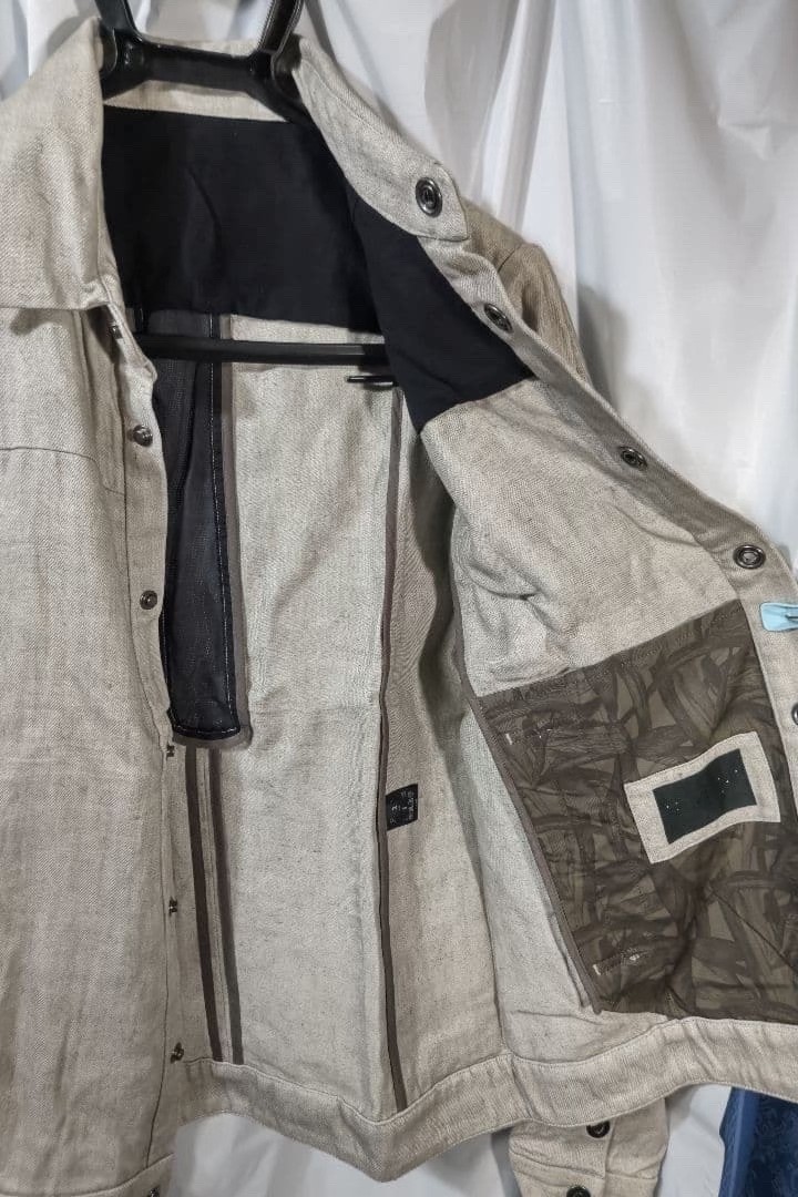 Devoa Beige Textured Denim Jacket — label