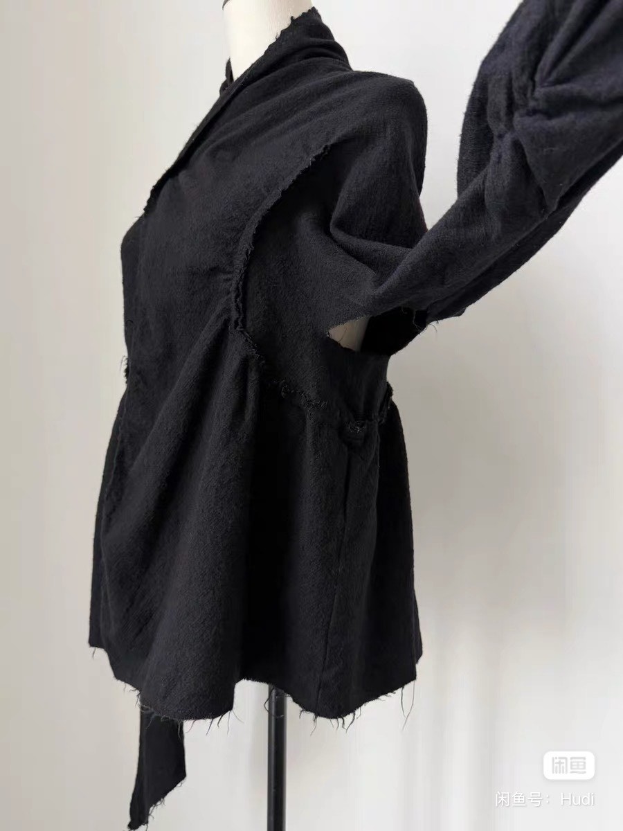 Comme des Garcons 2003 Deformed Wool Top — detail