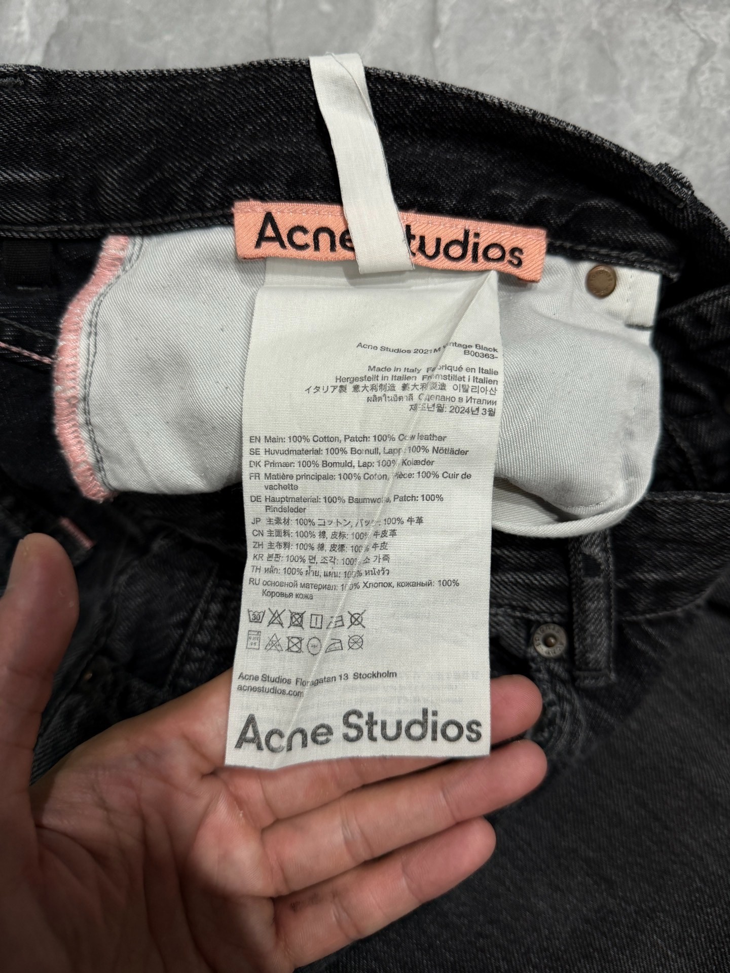 Acne Studios 2021M Loose Flared Jeans — label