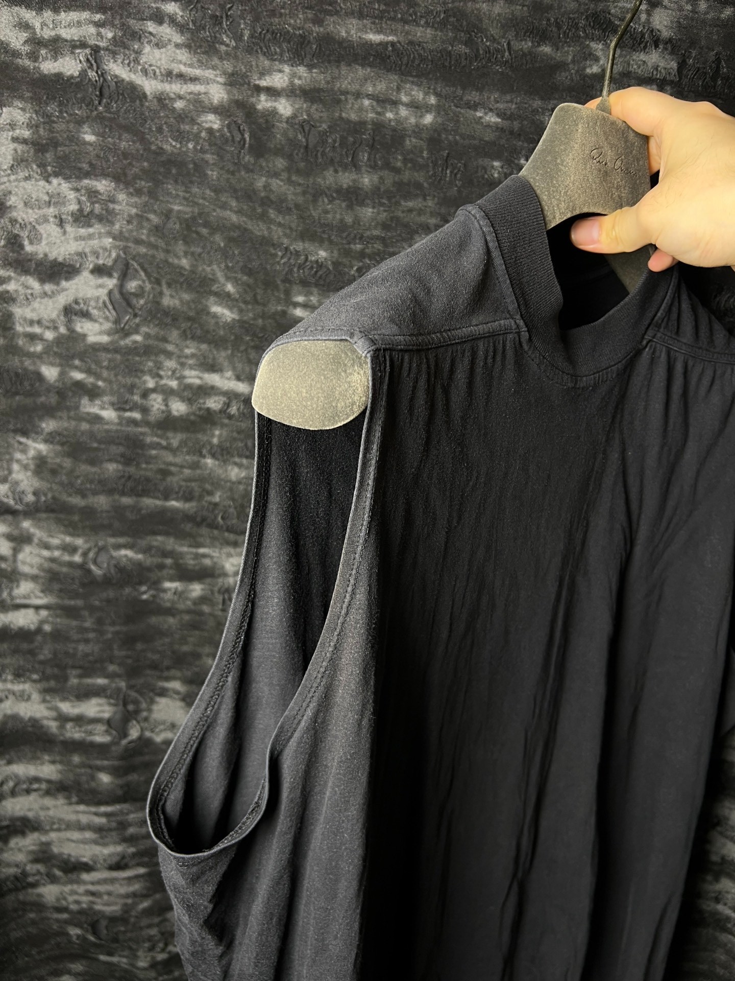 Rick Owens 18SS Washed Black Tank — label