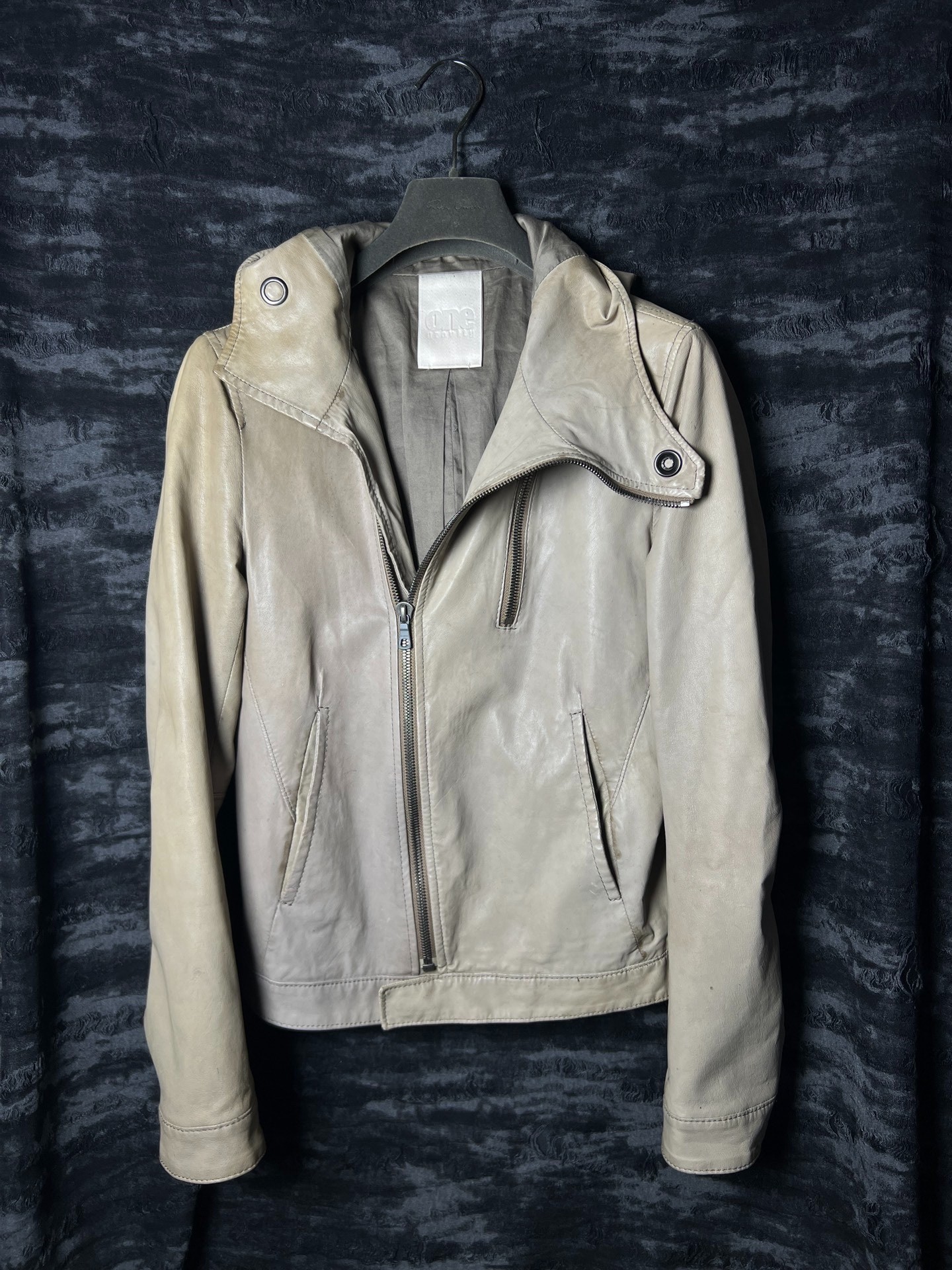ONE GRAVITY Kangaroo Leather Moto Jacket — detail