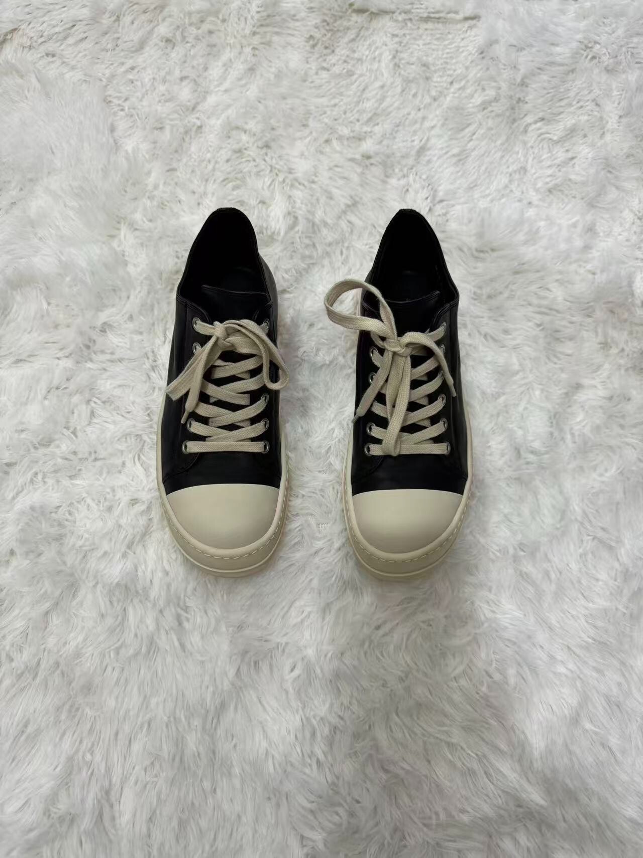 Rick Owens 15FW Black Leather Low-Top — front
